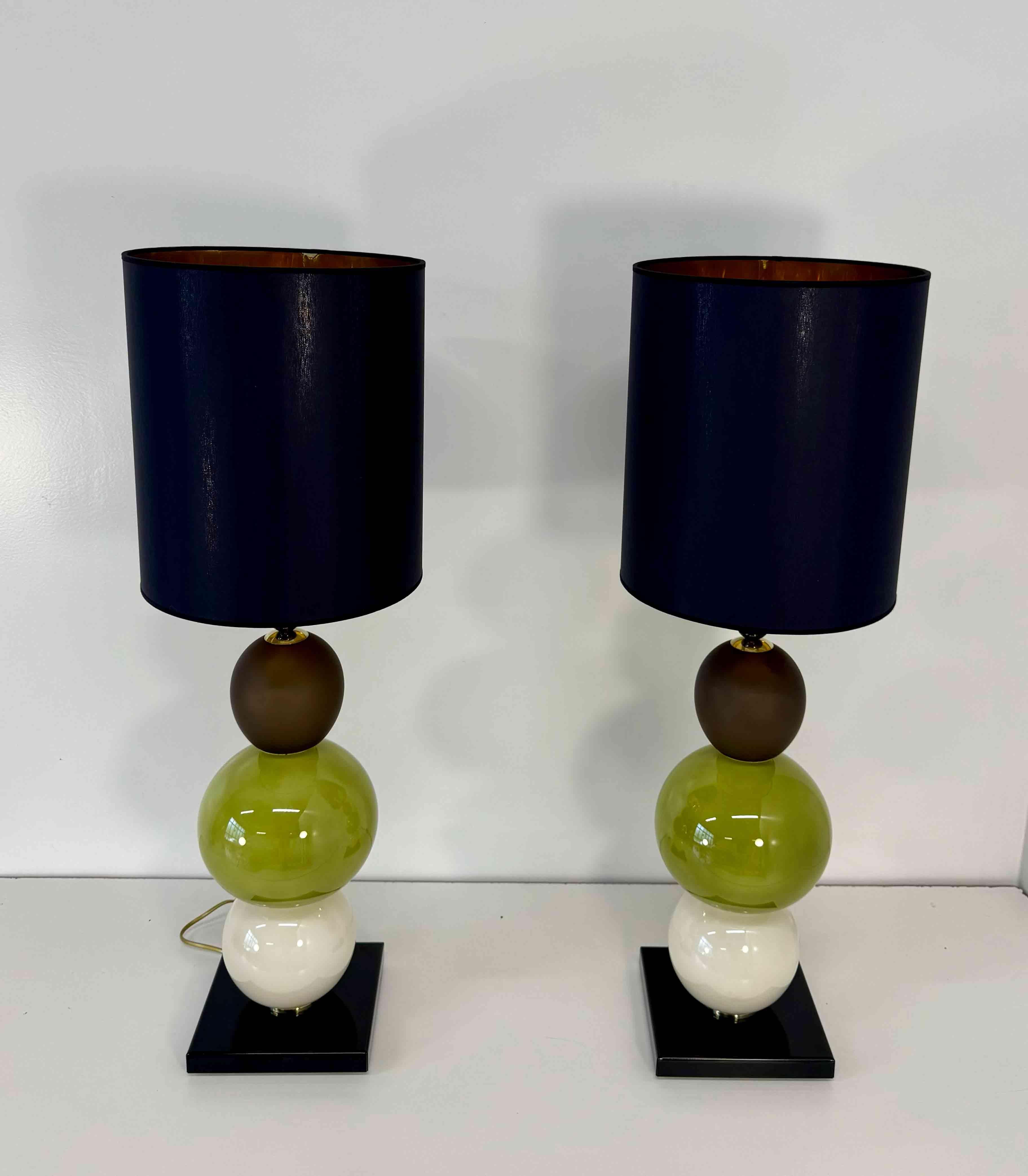 Art déco Paire de lampes en verre de Murano avec sphères brunes, vertes et blanc perle en vente