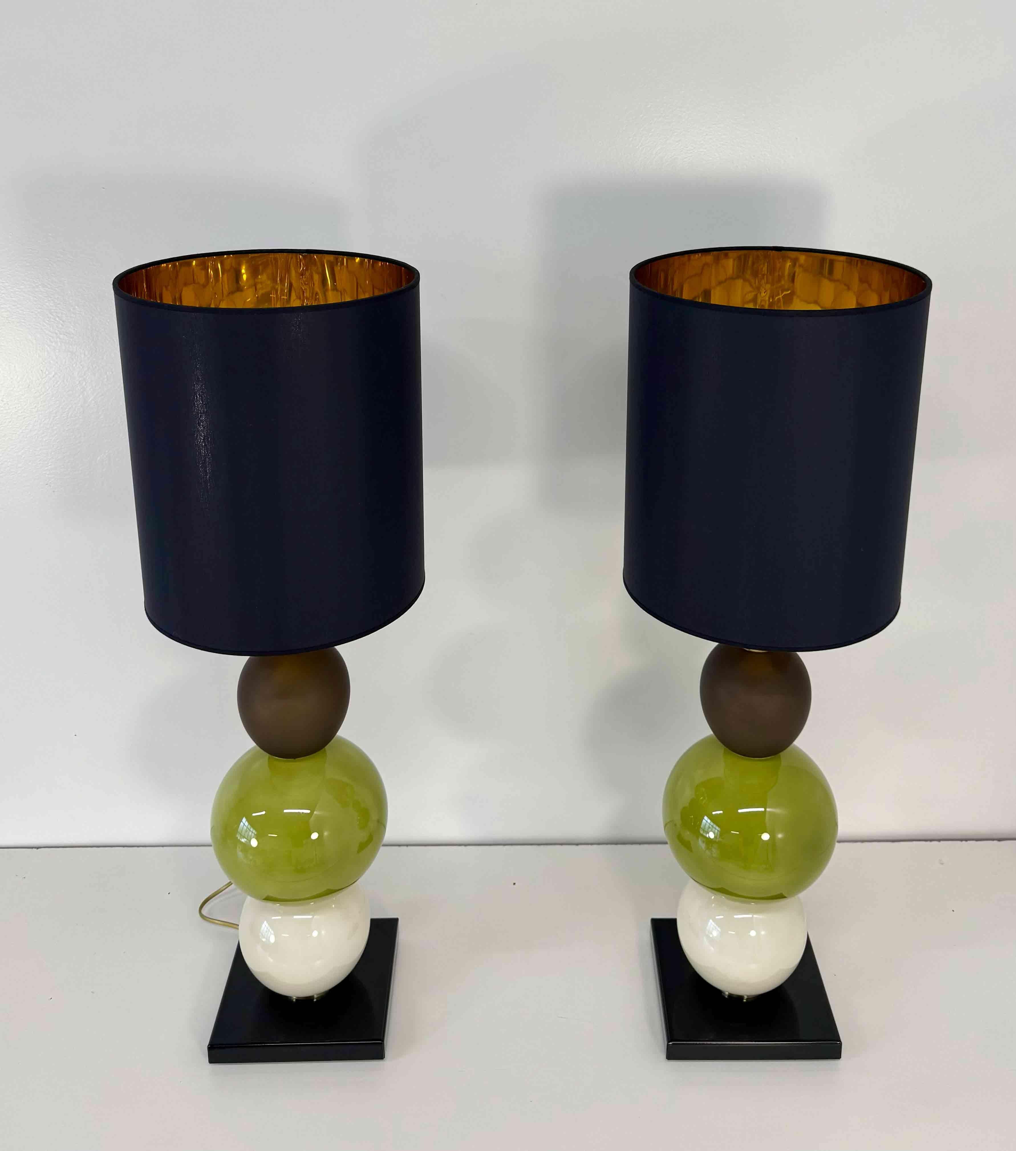 italien Paire de lampes en verre de Murano avec sphères brunes, vertes et blanc perle en vente