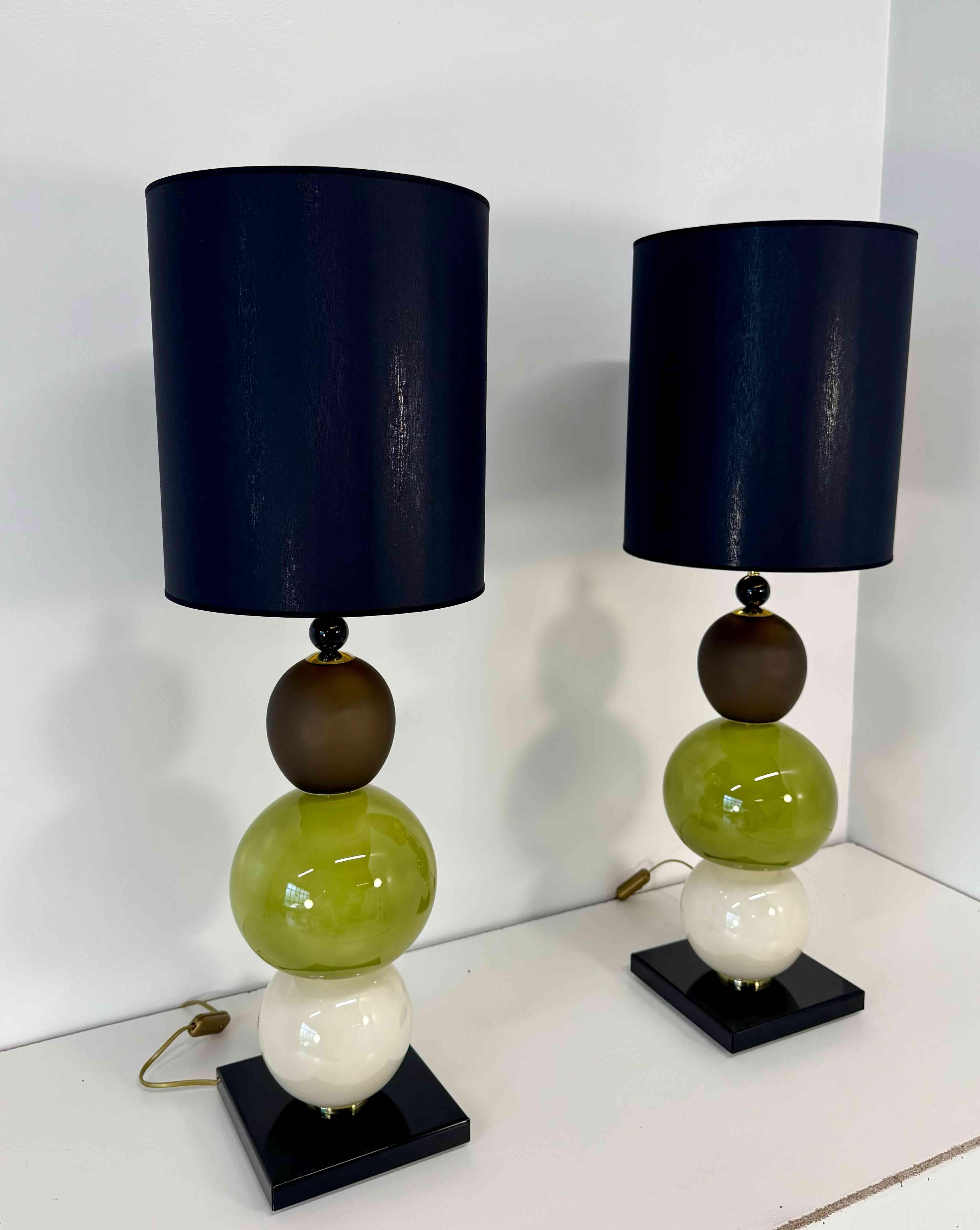 Paire de lampes en verre de Murano avec sphères brunes, vertes et blanc perle Bon état - En vente à Meda, MB
