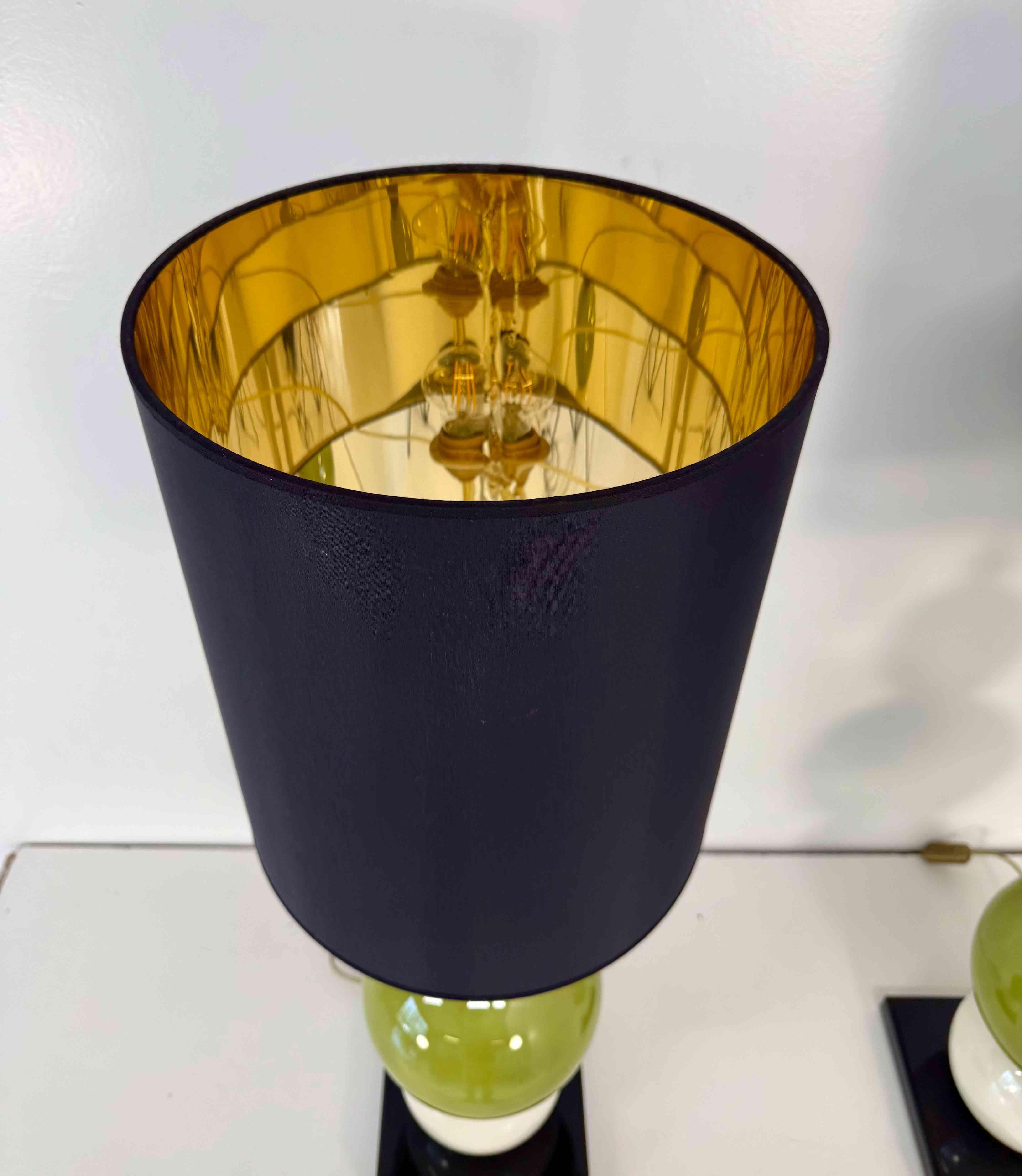 Paire de lampes en verre de Murano avec sphères brunes, vertes et blanc perle en vente 1