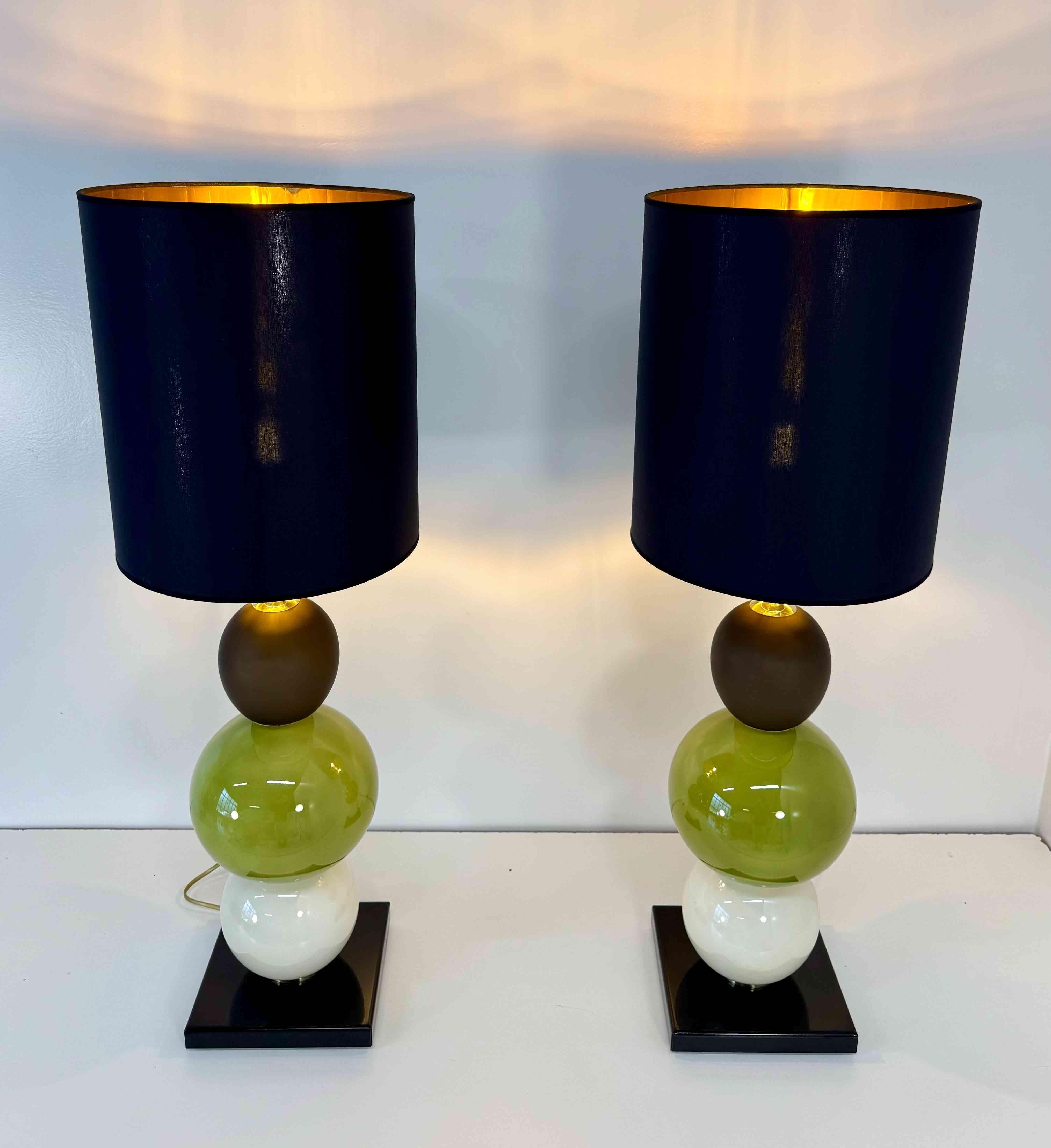 Paire de lampes en verre de Murano avec sphères brunes, vertes et blanc perle en vente 3