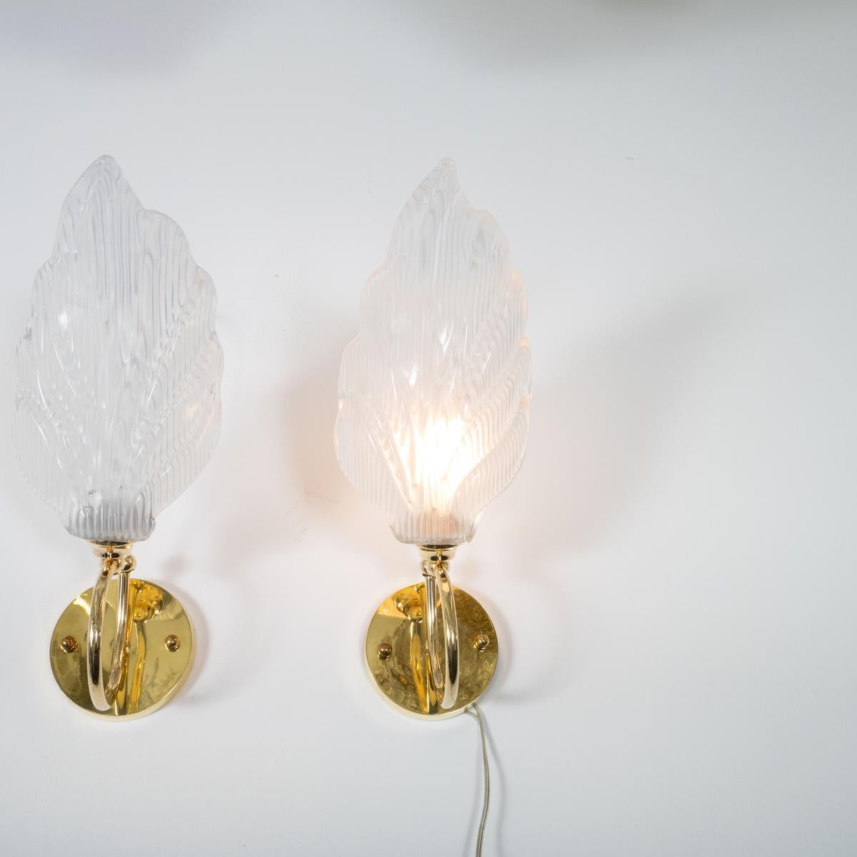Fin du 20e siècle Paire d'appliques à feuilles en verre de Murano en vente