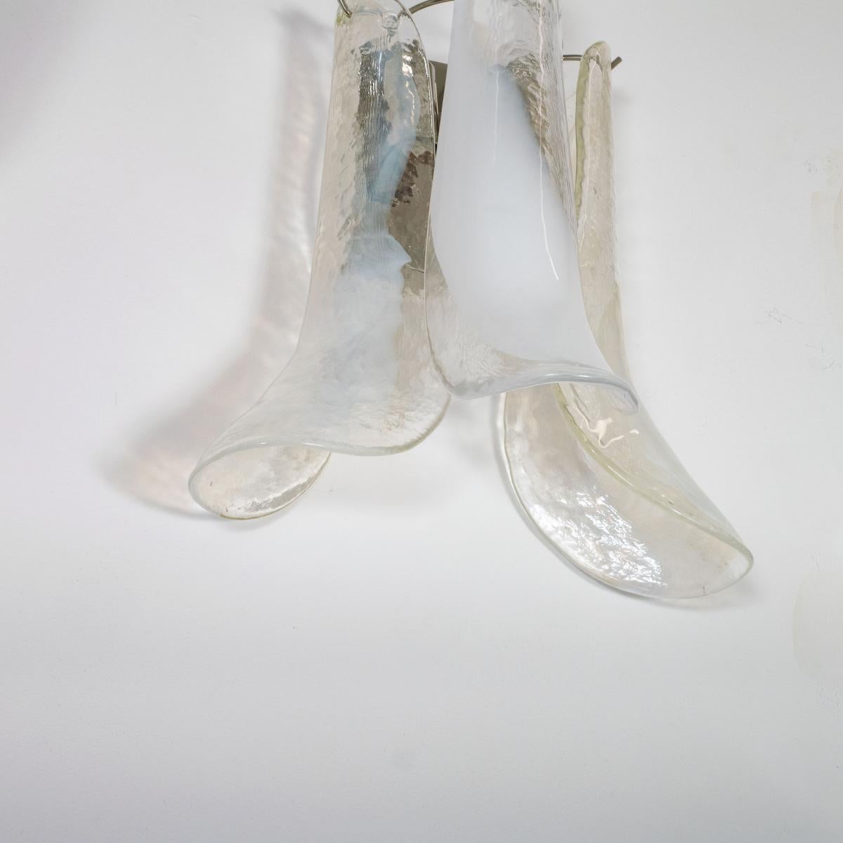 Paire d'appliques à pétales en verre de Murano par Mazzega en vente 1
