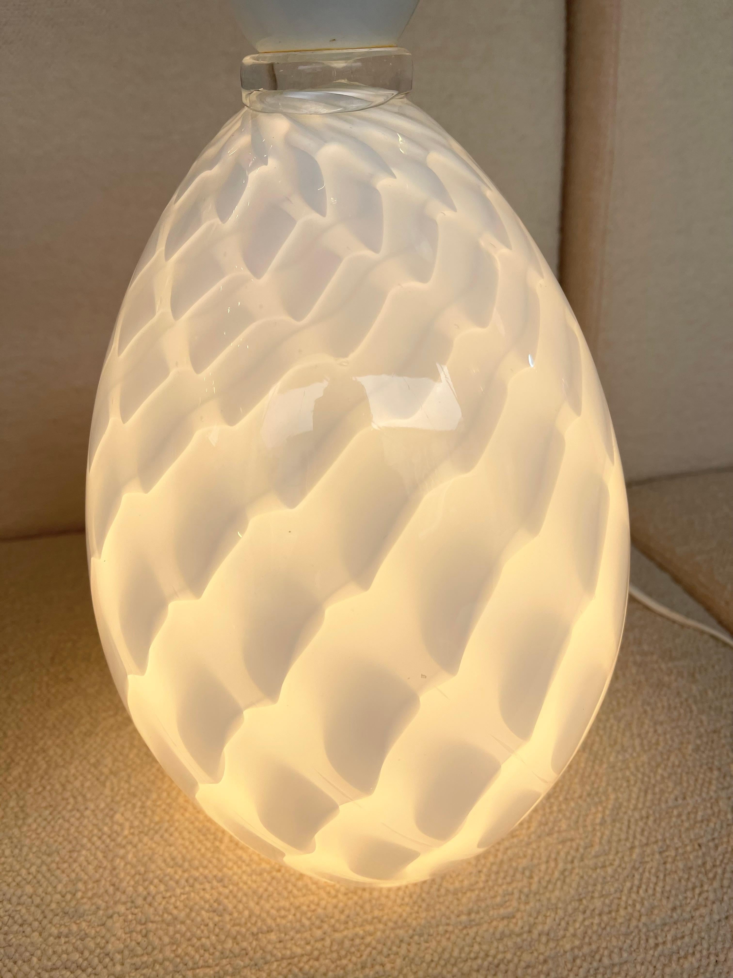 Pair of pineapple palm tree table or bedside lamps in white Murano glass by Isorivolta. Italian design like Veronese, Cenedese, Carlo Aldo Nason for Mazzega, La Murrina, Maison Charles, Jansen, Venini, Vistosi, Seguso, Barovier Toso.