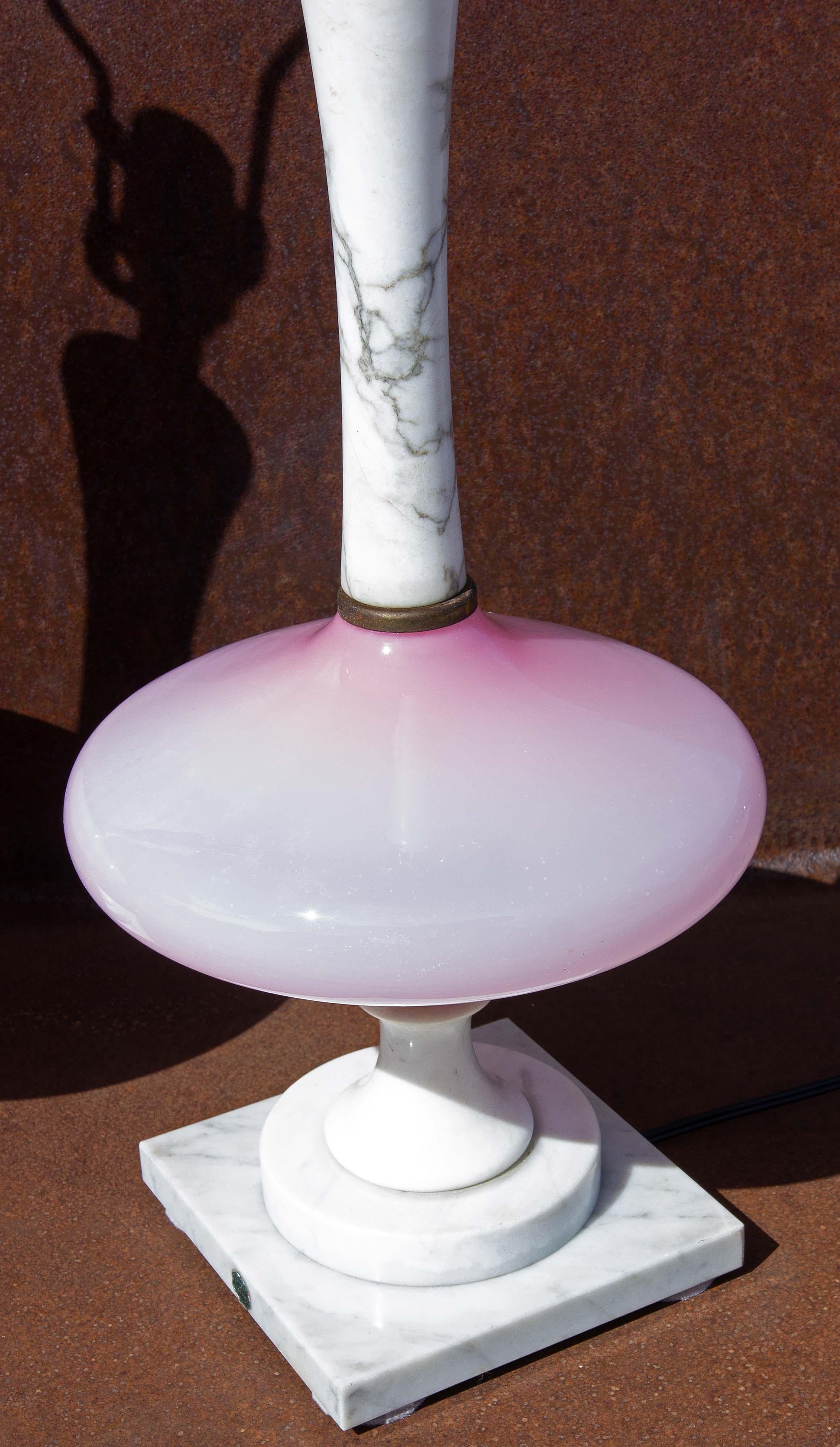 Pair of Murano Glass Pink and White Lamps Vintage Mid-Century Modern In Good Condition In Rochester, NY