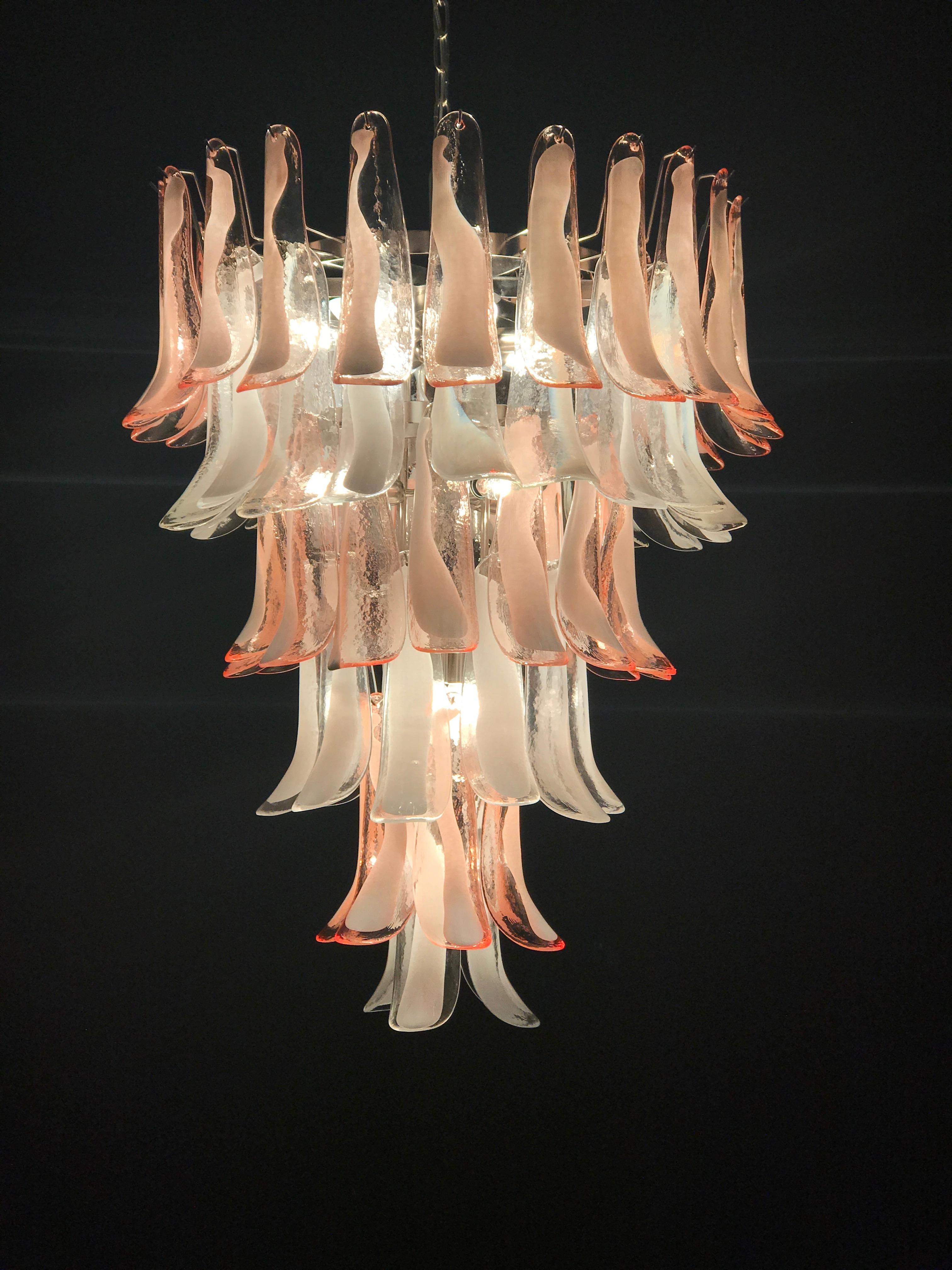 Paire de somptueux lustres en verre de Murano à pétales roses et blancs, Italie, années 1980 en vente 2