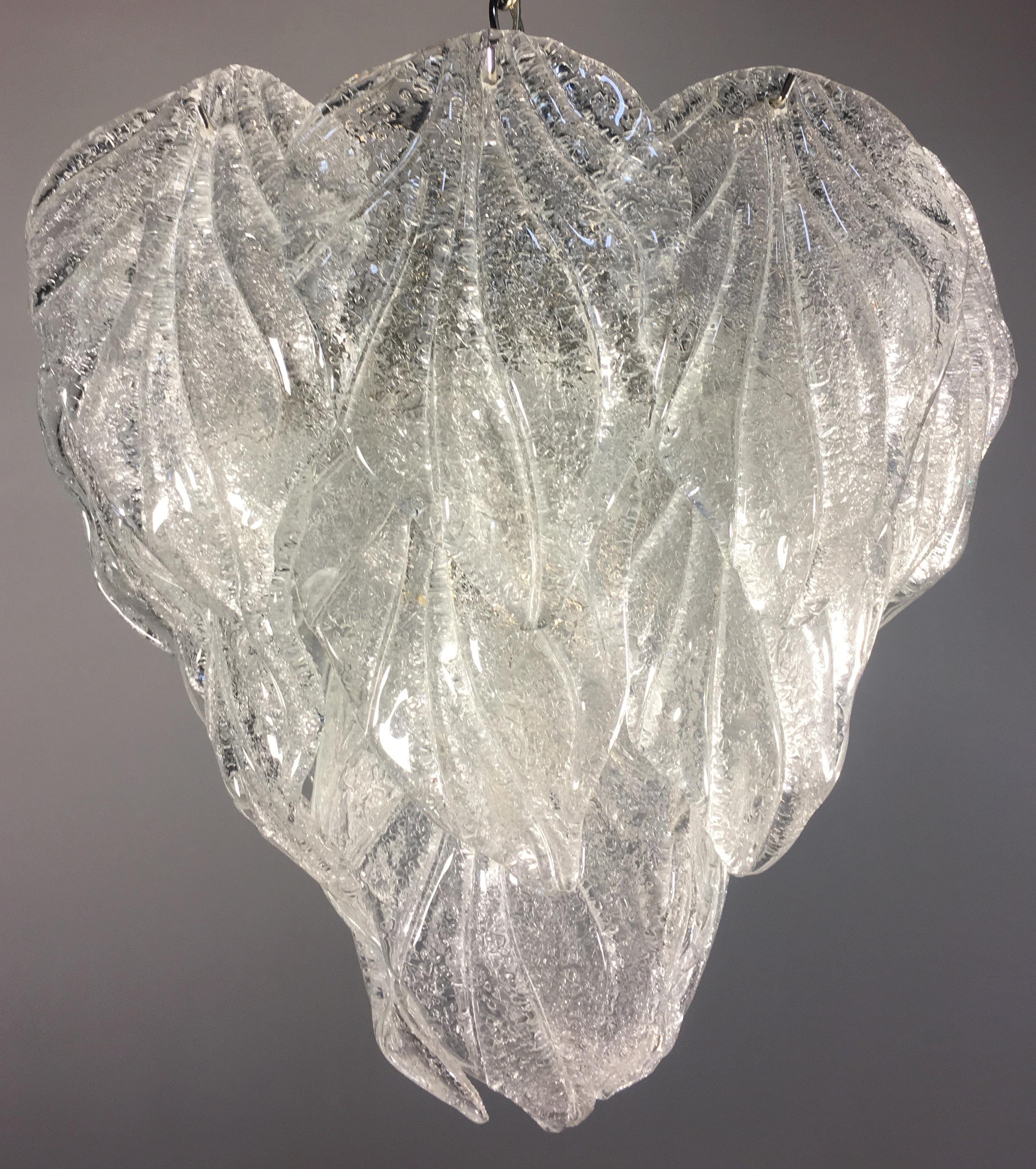 Murano polar ice chandelier, 1970. Six-light.
19 leaves Murano glass.
Measures: height (128 cm).
Diameter (45 cm).