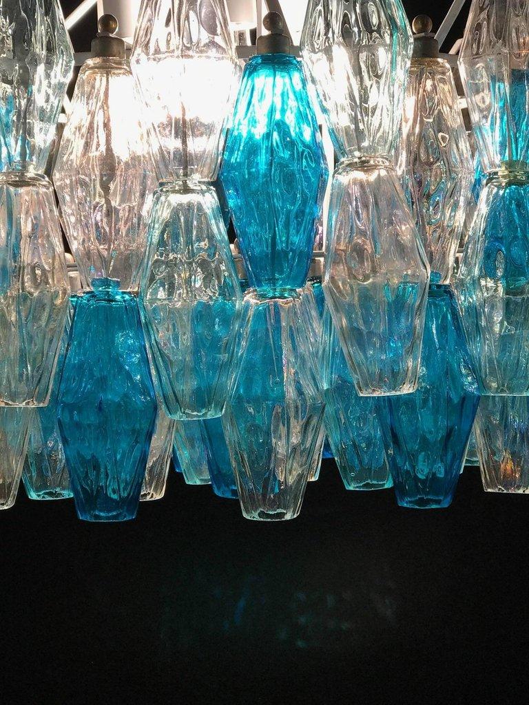 Paar saphirfarbene Poliedri-Kronleuchter aus Muranoglas  (Geblasenes Glas) im Angebot