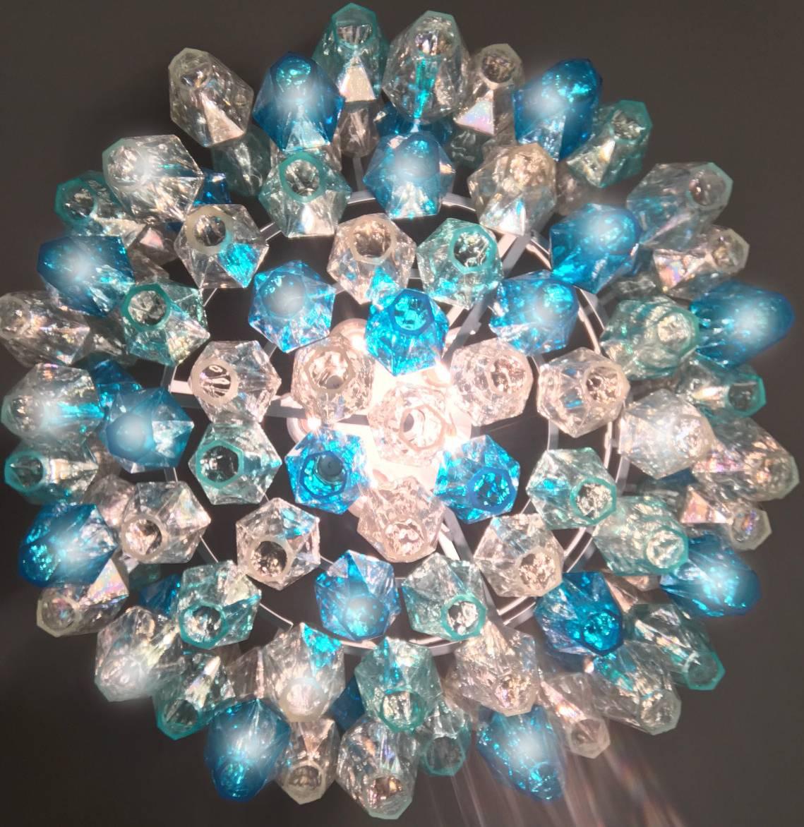 Italiano Coppia di lampadari colorati in vetro di Murano Poliedri in vendita