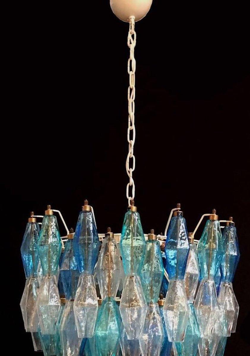 Ein Paar saphirfarbene Murano-Glas-Poliedri-Kronleuchter im Stil C. Scarpa im Angebot 3