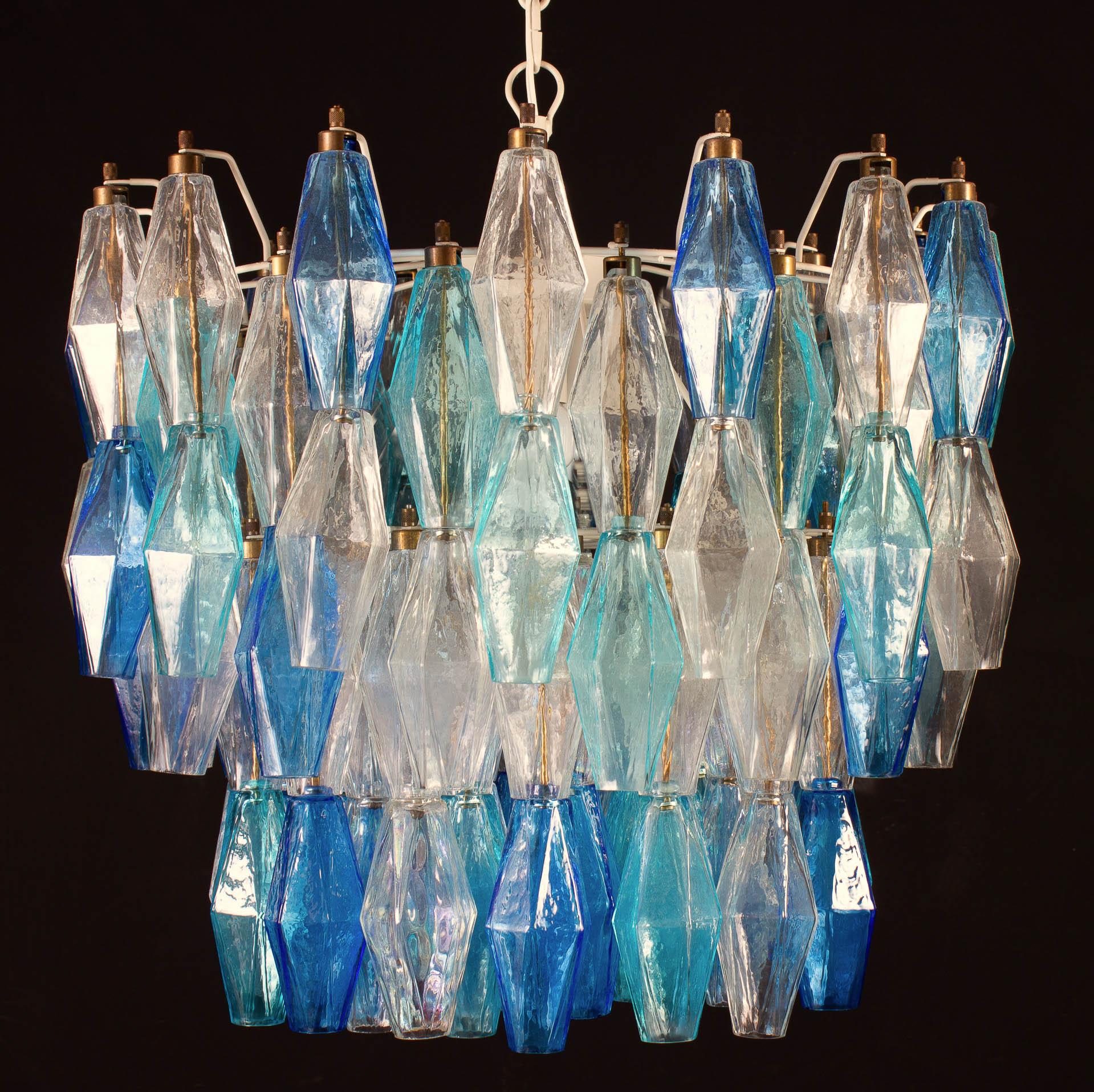 Ein Paar saphirfarbene Murano-Glas-Poliedri-Kronleuchter im Stil C. Scarpa im Angebot 10