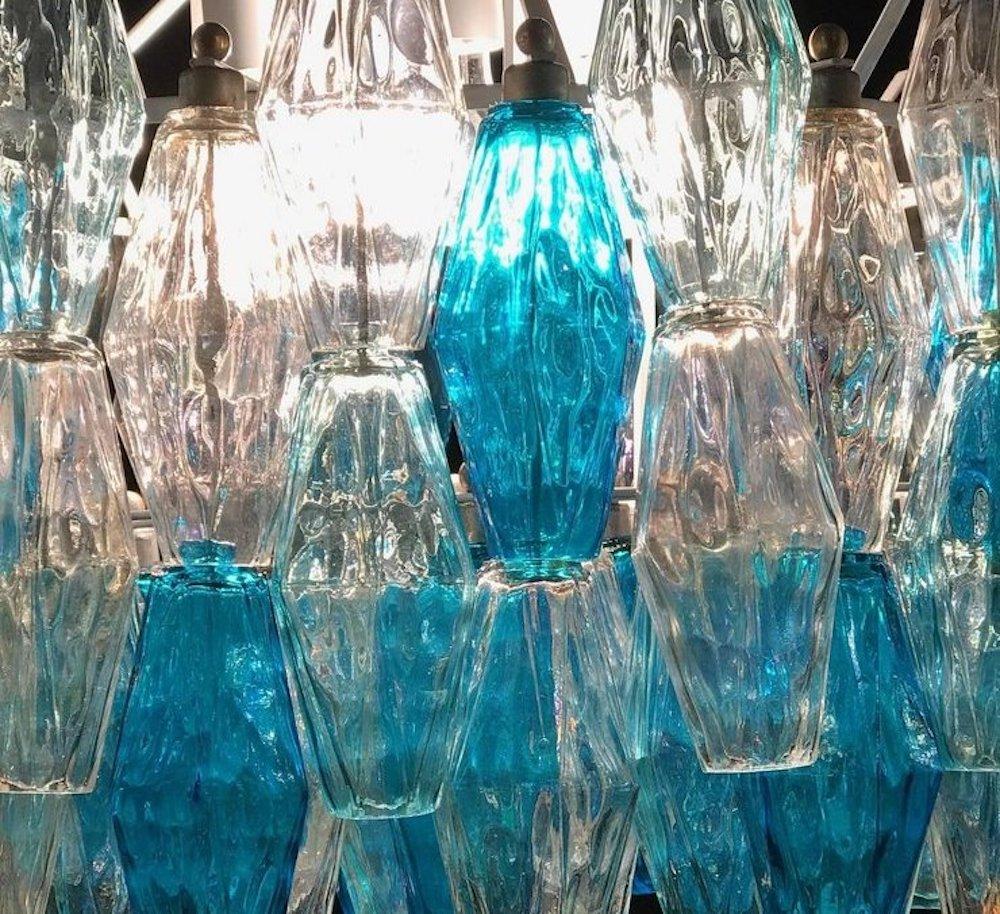 Fine XX secolo Coppia di lampadari Poliedri in vetro di Murano color zaffiro nello stile di C. Scarpa in vendita
