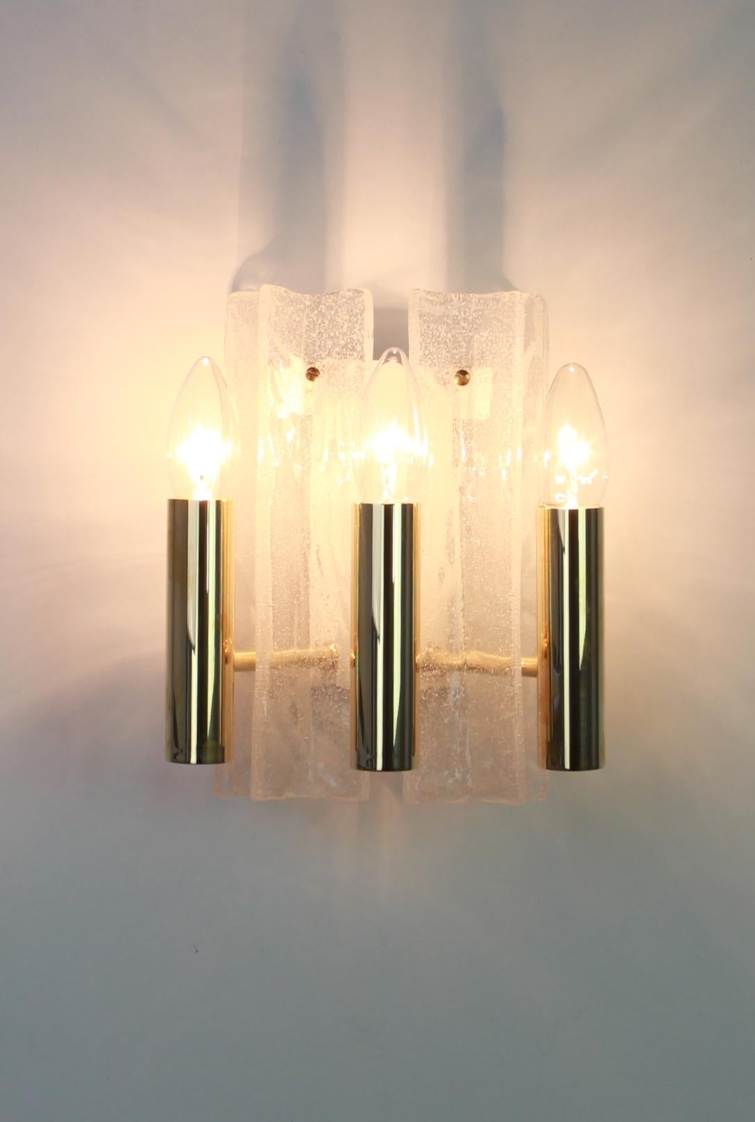 Wonderful pair of midcentury wall sconces with 4 Murano ice glass pieces, made by Kalmar, Austria, manufactured, circa 1960-1969.
Serie: Lipizza

Each fixture requires 3 x E14 small bulbs.
Light bulbs are not included. It is possible to install