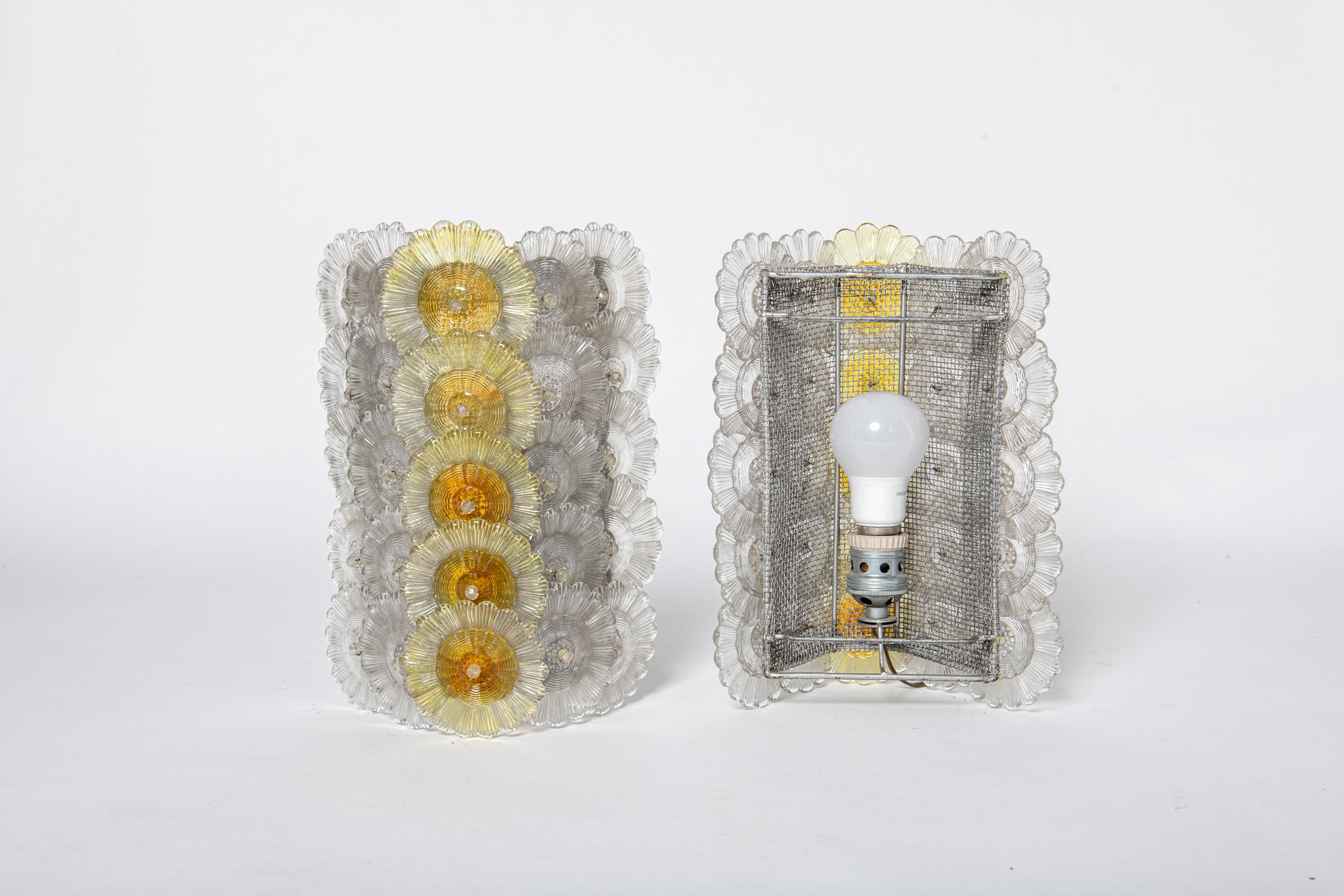 Pair of Murano glass sconces, Italy, circa 1960. In Good Condition For Sale In Buenos Aires, Buenos Aires