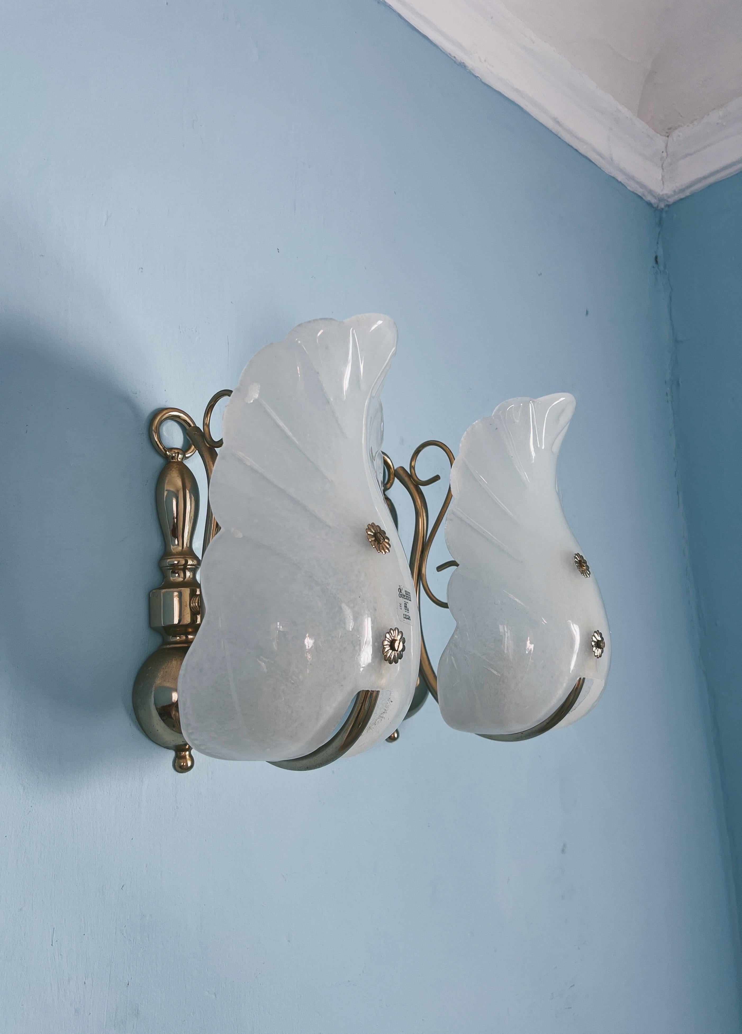 Pair of Murano glass shell shaped wall lights, 1980  For Sale 3