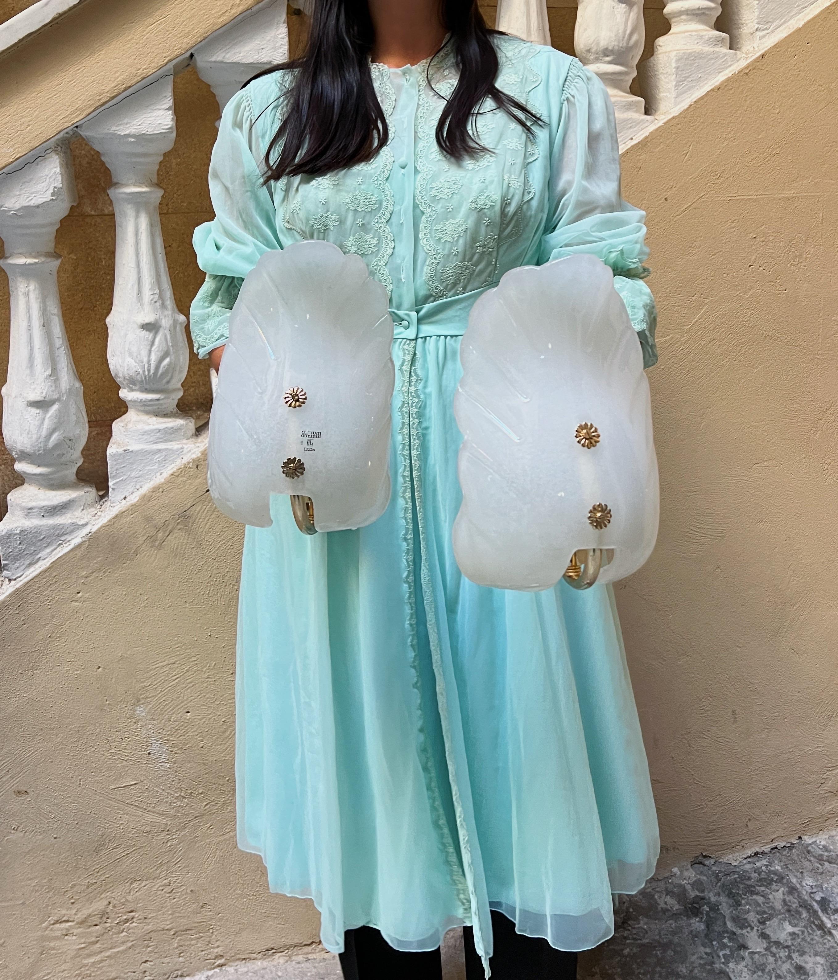 Pair of Murano glass shell shaped wall lights, 1980 For Sale 6
