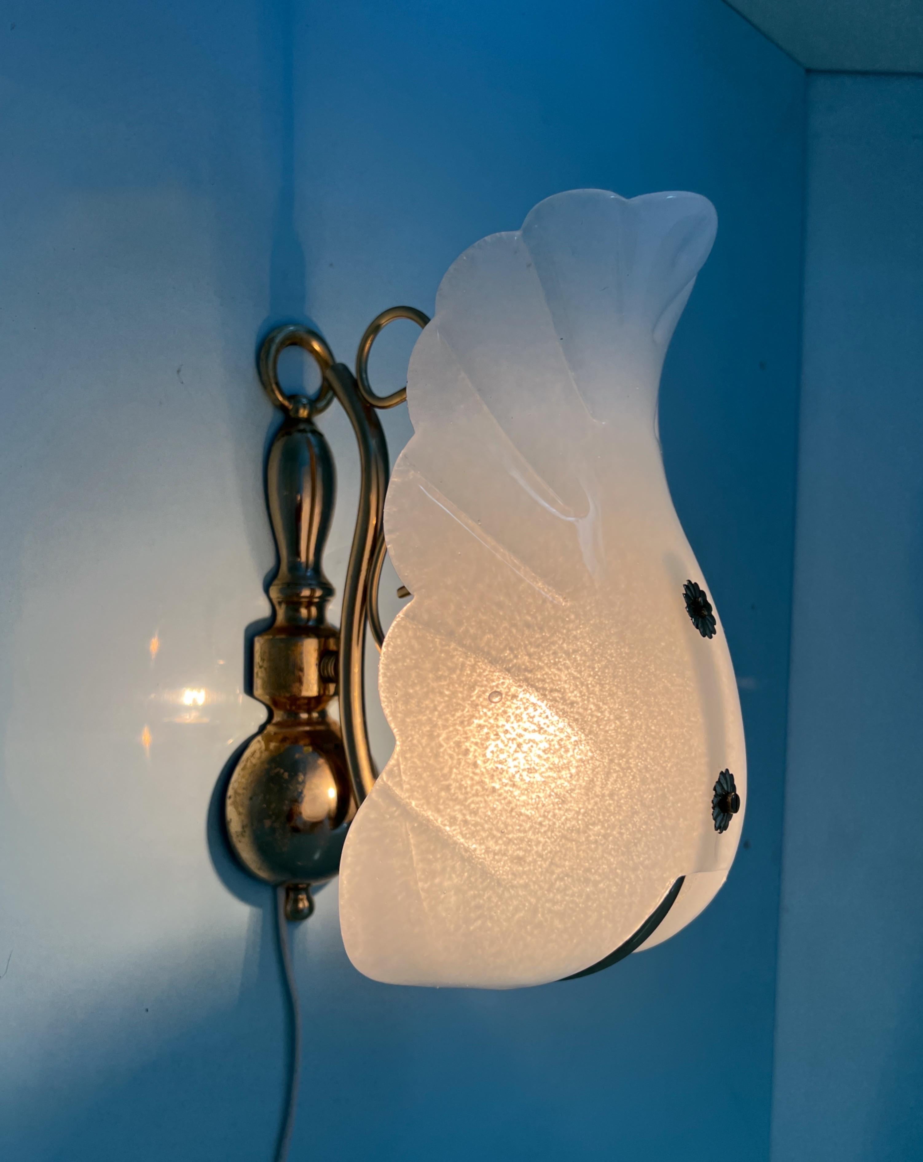 Italian Pair of Murano glass shell shaped wall lights, 1980  For Sale