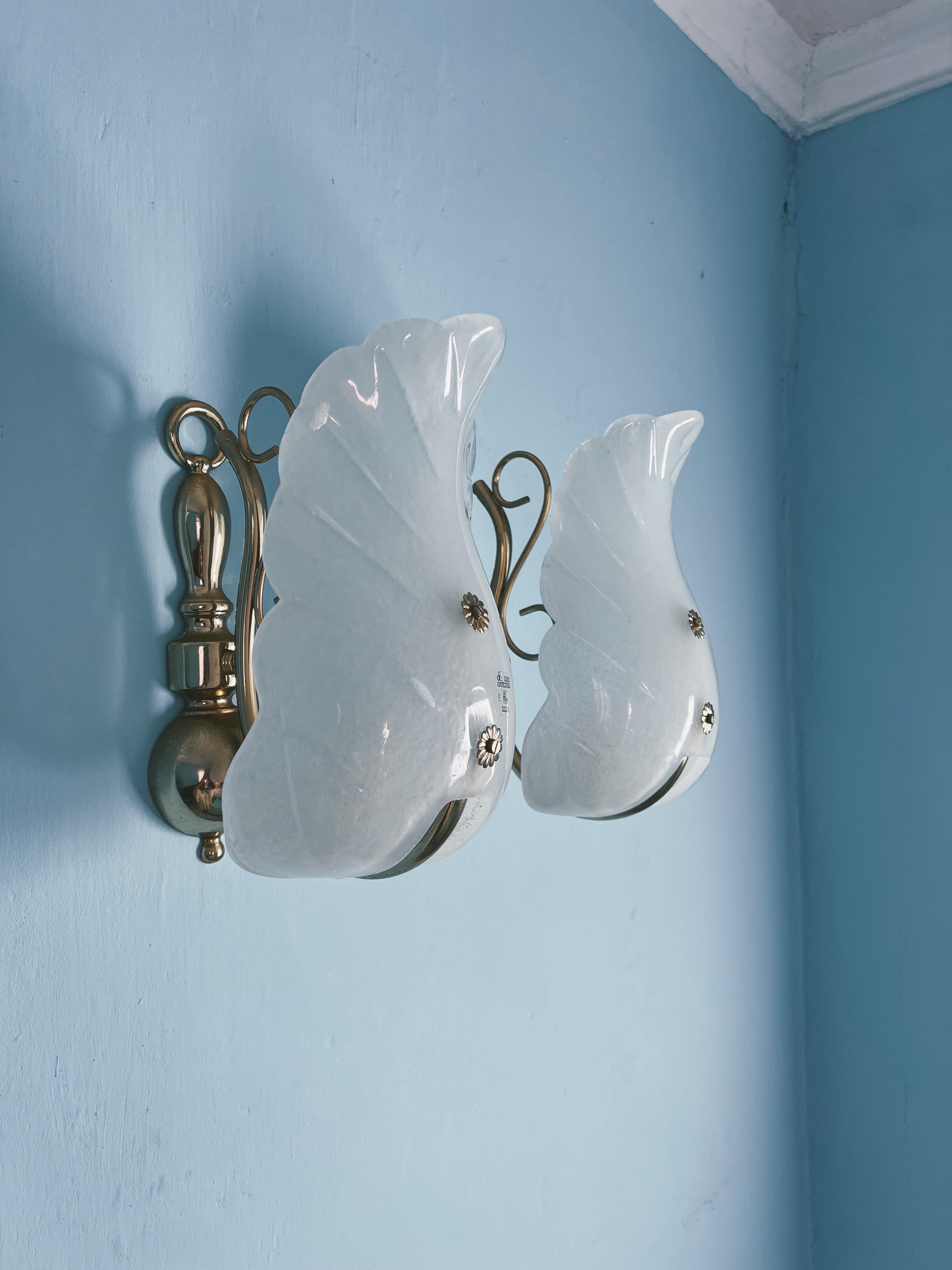 Pair of Murano glass shell shaped wall lights, 1980  For Sale 1