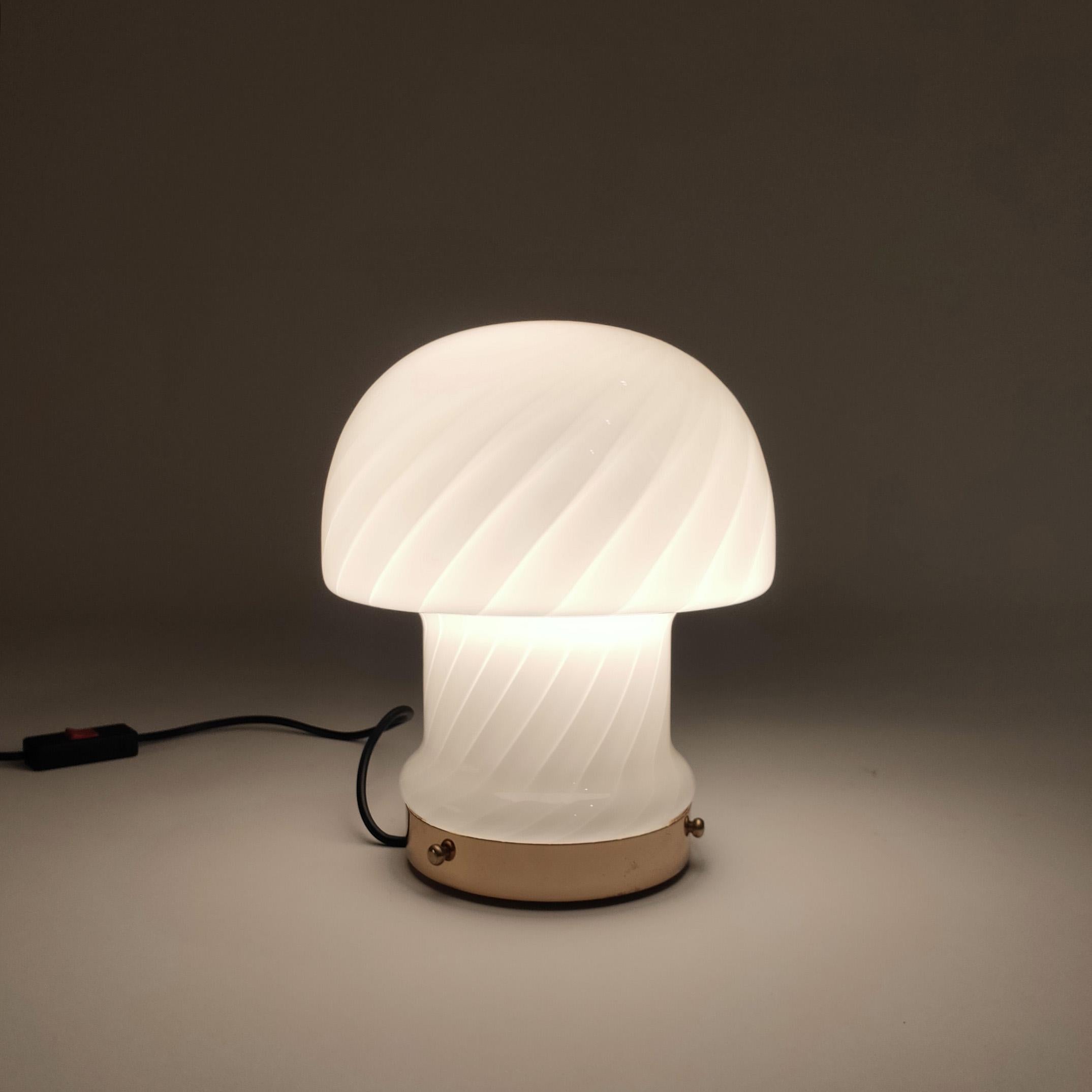 Pair of murano glass Spaceage table lamps from F. Fabbian, Italy, 1970s In Good Condition For Sale In SANT ADRIÀ DE BESÒS, ES