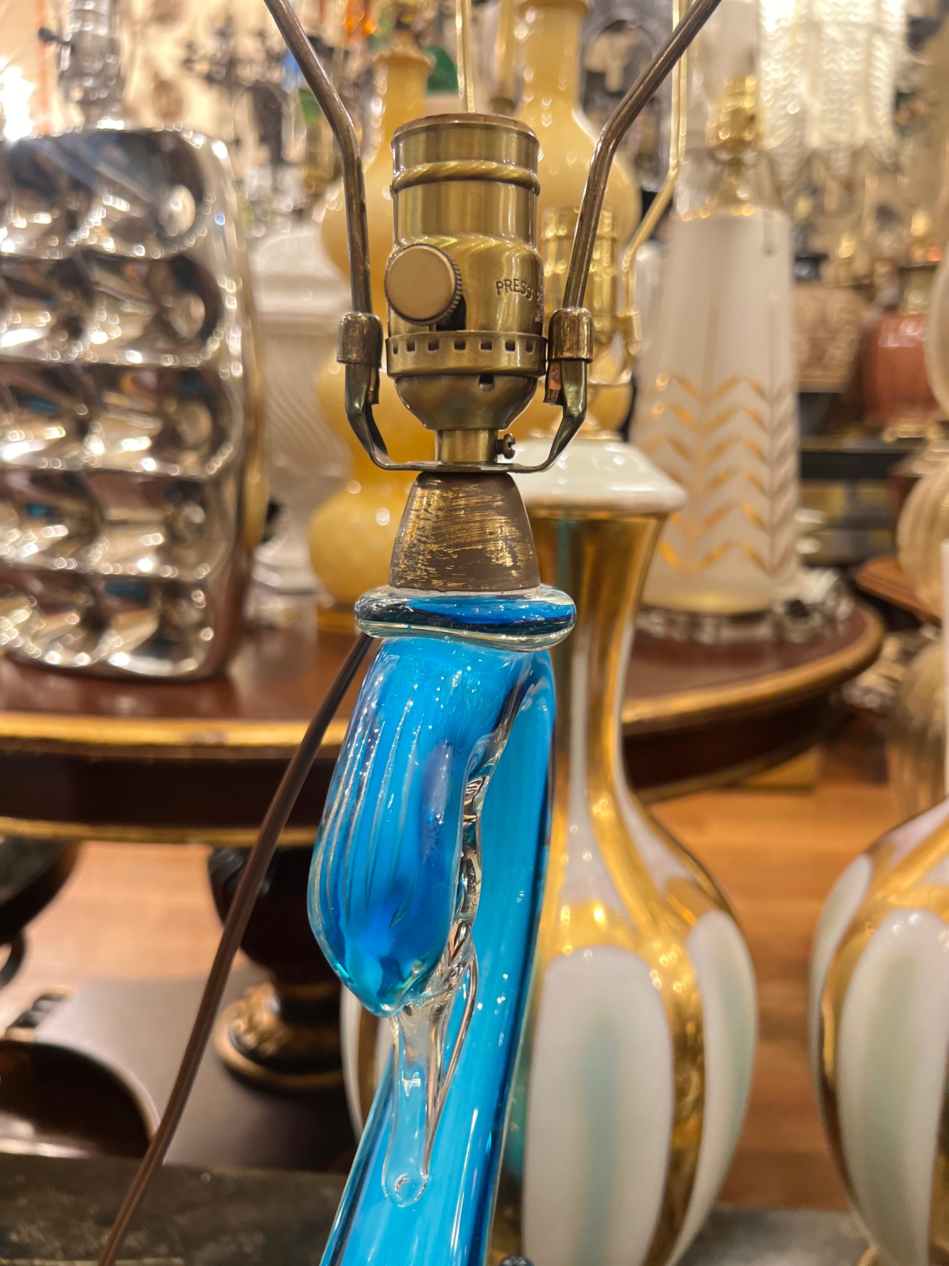 Pair of Murano Glass Swan Lamps In Good Condition For Sale In New York, NY