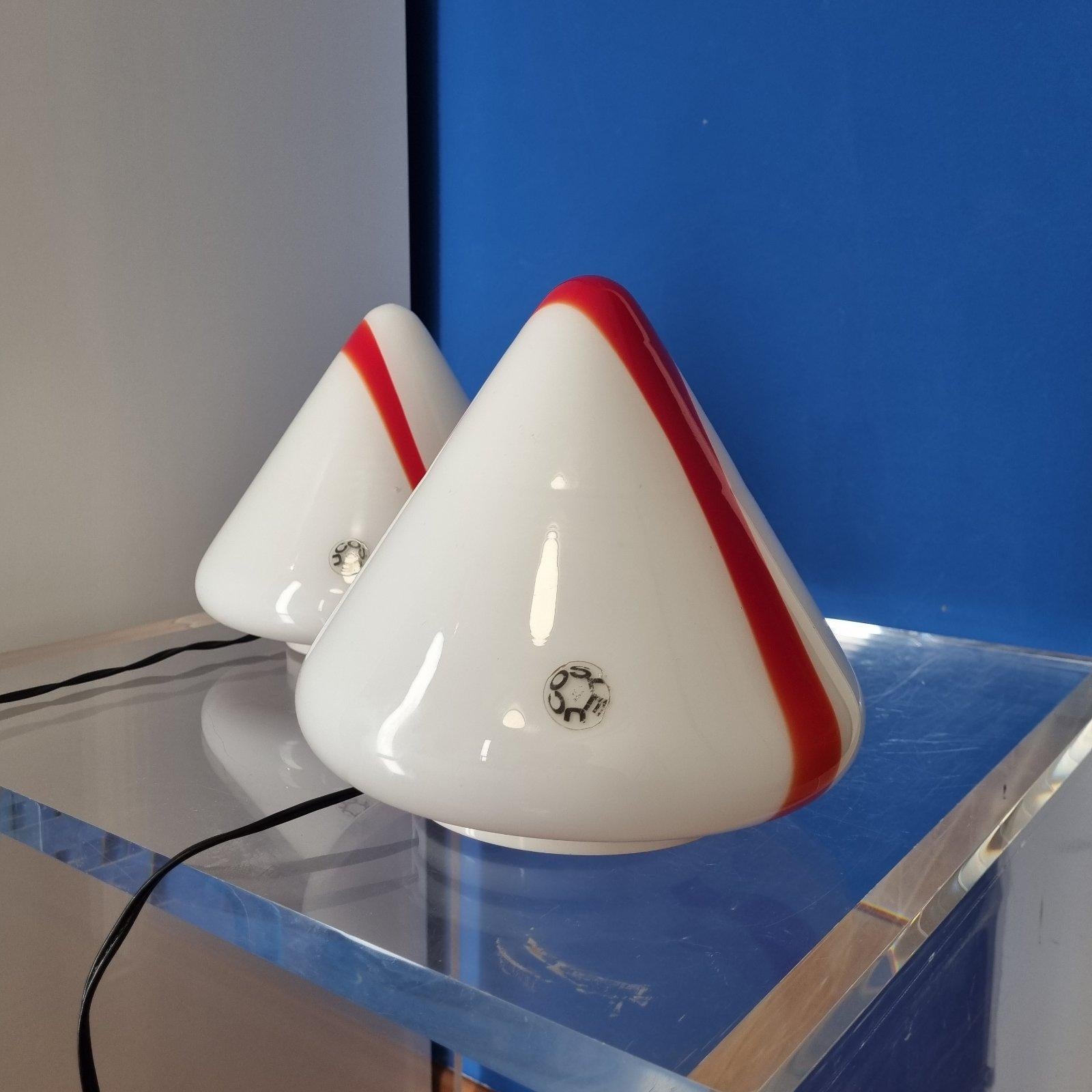 Pair of red and white Murano glass table or wall lamps designed by Renato Toso for Leucos.
The lamps are in excellent condition, working perfectly.