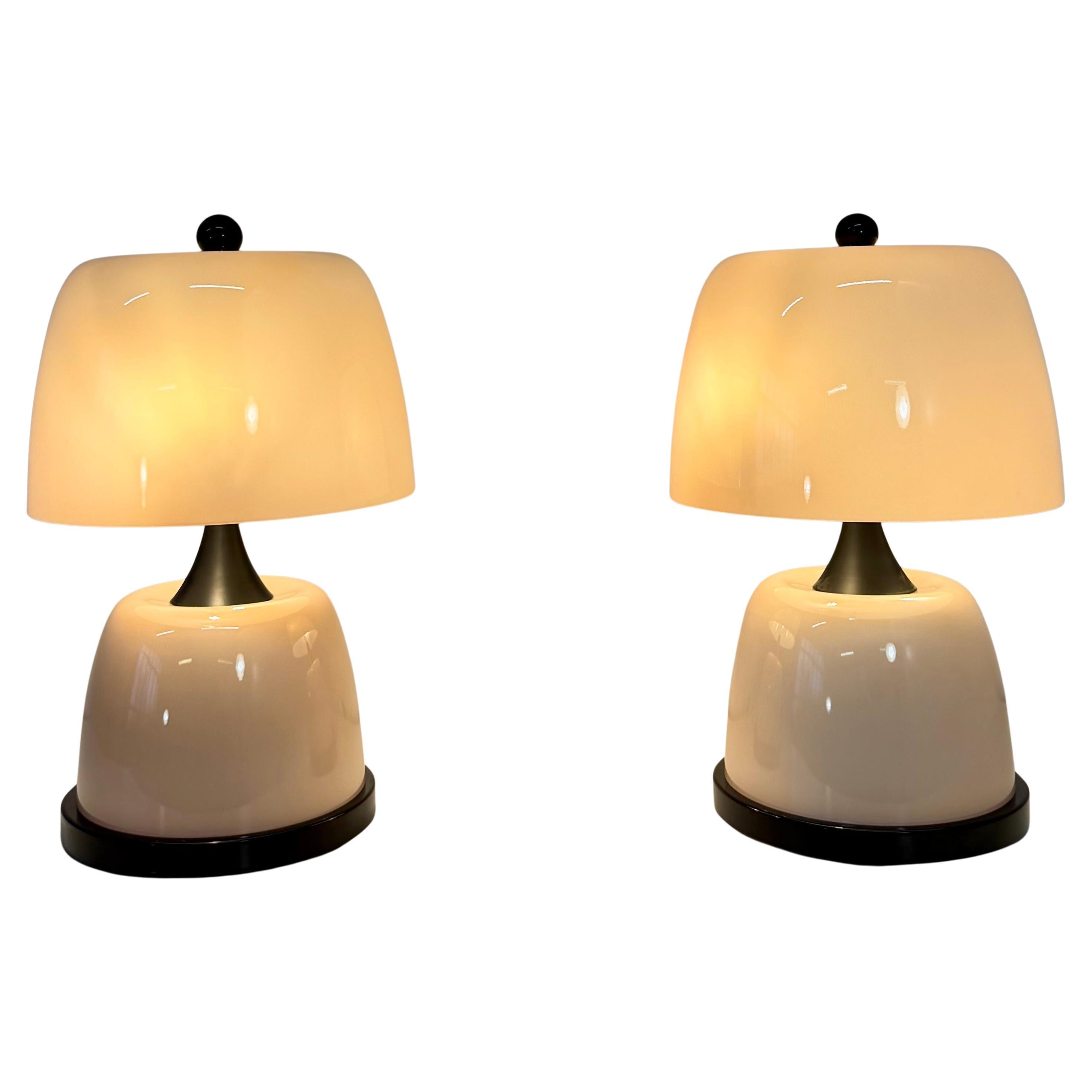 Paire de lampes de table en verre de Murano rose avec détails noirs