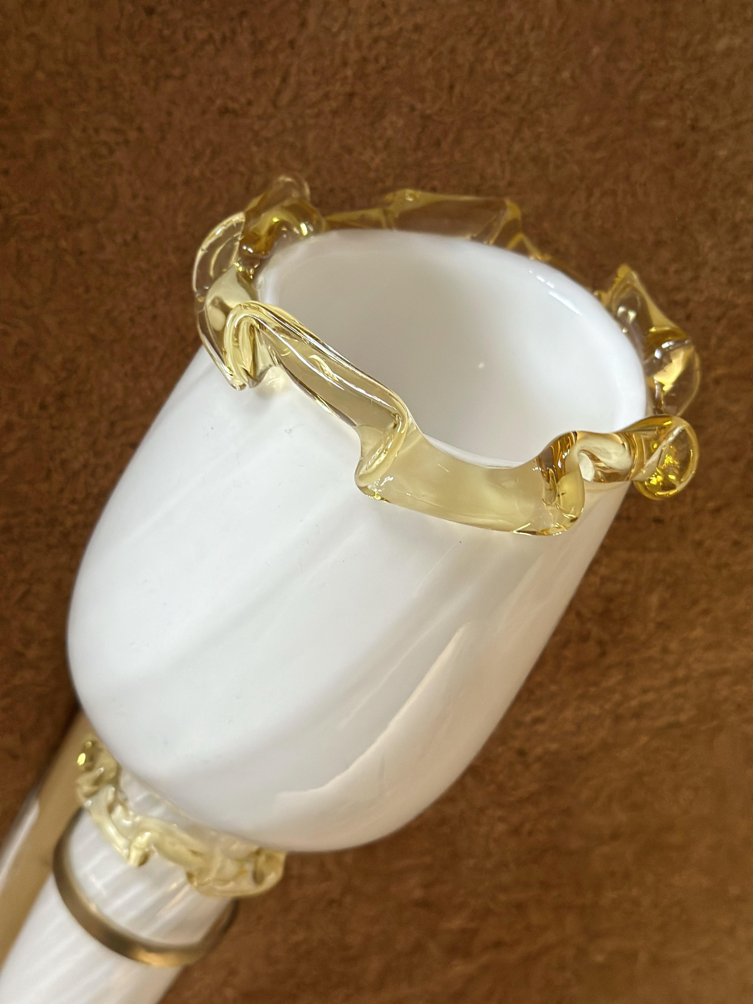 Pareja de apliques antorcha de cristal de Murano. 1970s. Latón en venta