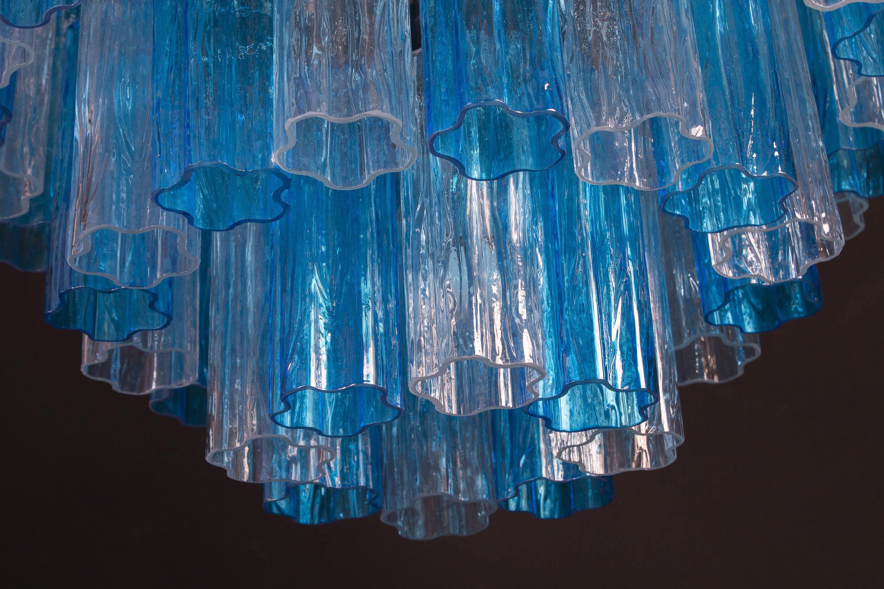 Coppia di lampadari a soffitto Tronchi in vetro di Murano color turchese e ghiaccio in vendita 1