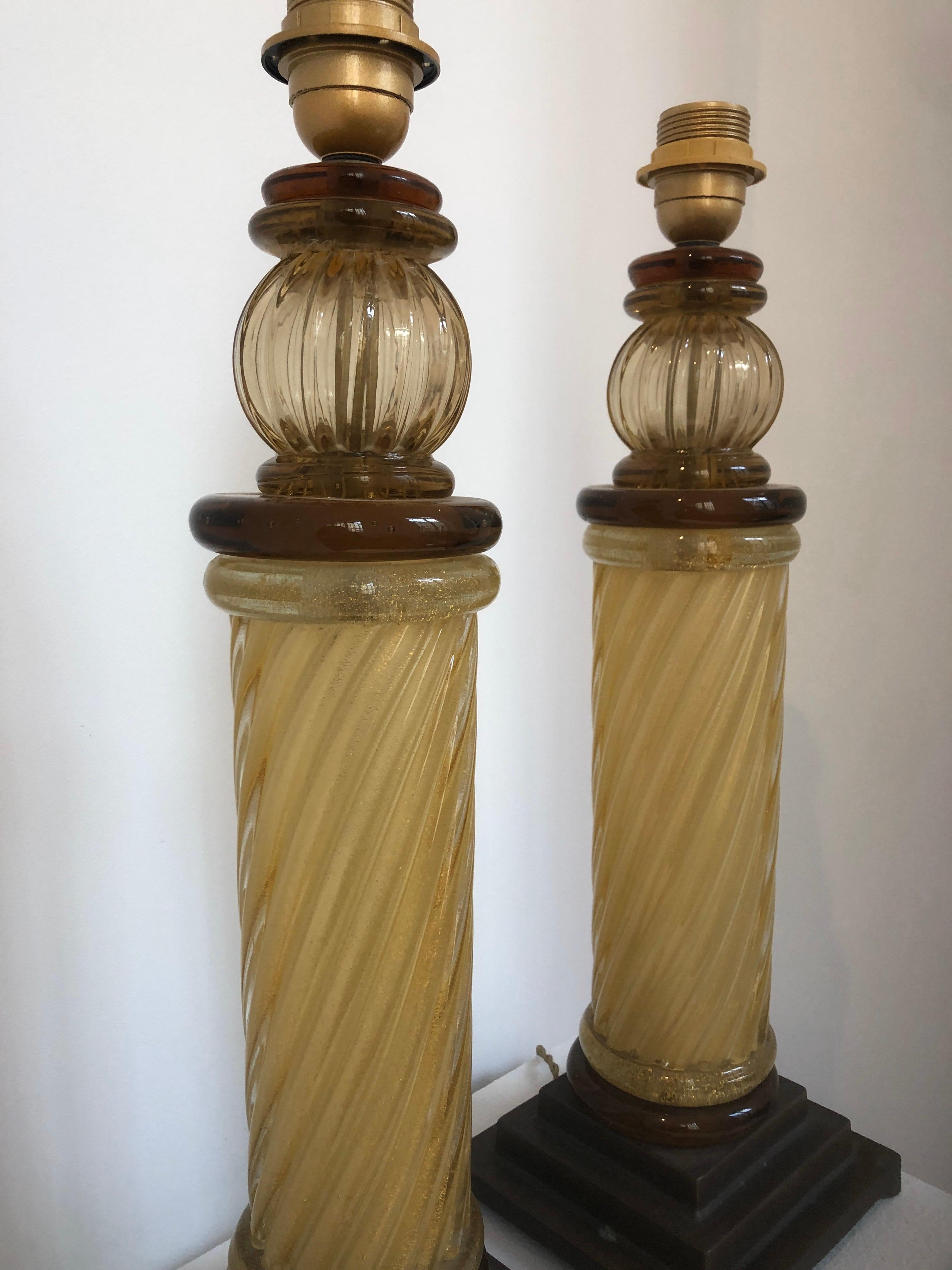 Pair of Murano Glass Twisted Column Murano Gold Inclusion Lamps For Sale 12