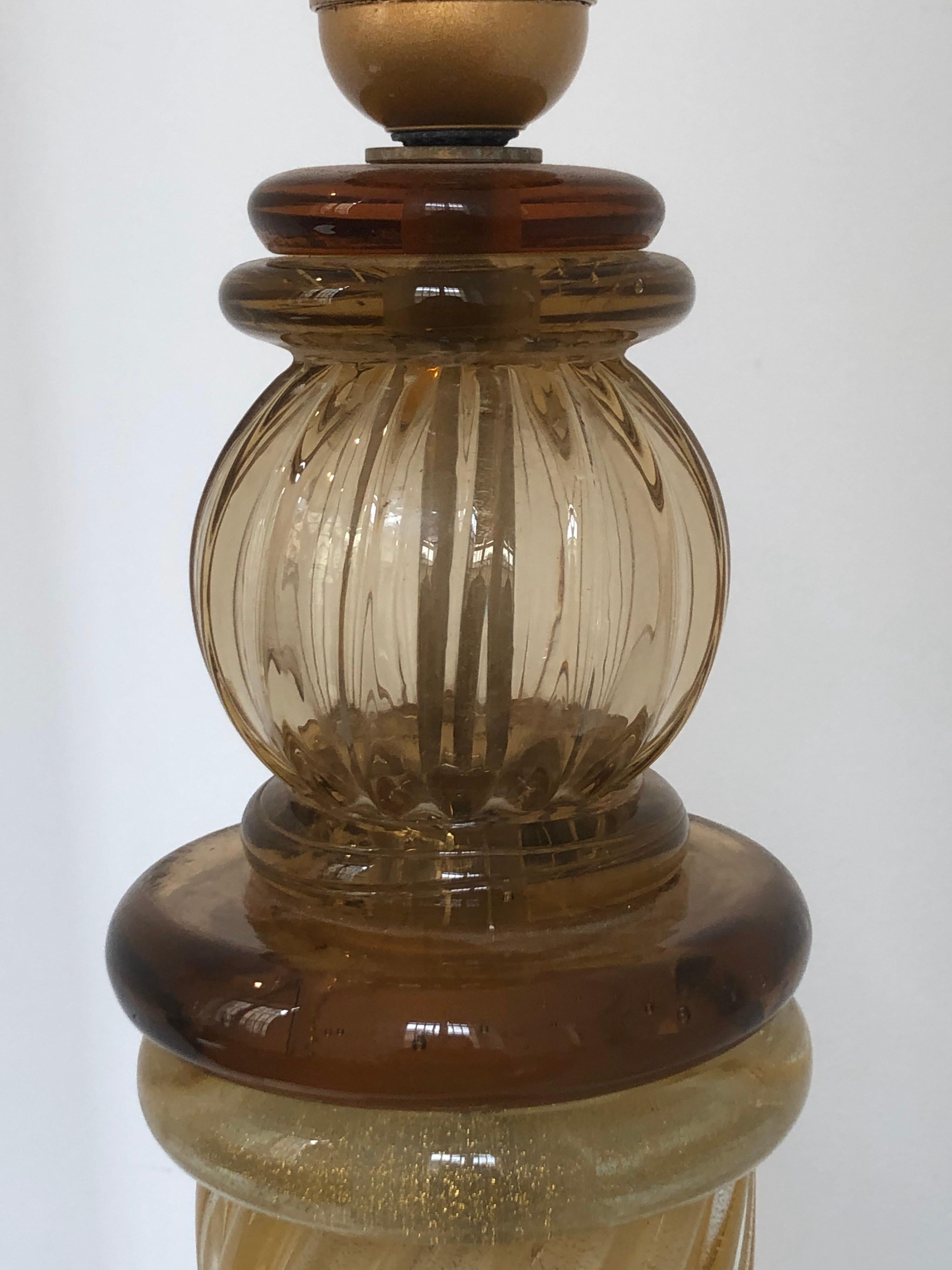 Paire de lampes d'inclusion en verre de Murano à colonne torsadée en or de Murano Bon état - En vente à Paris, France