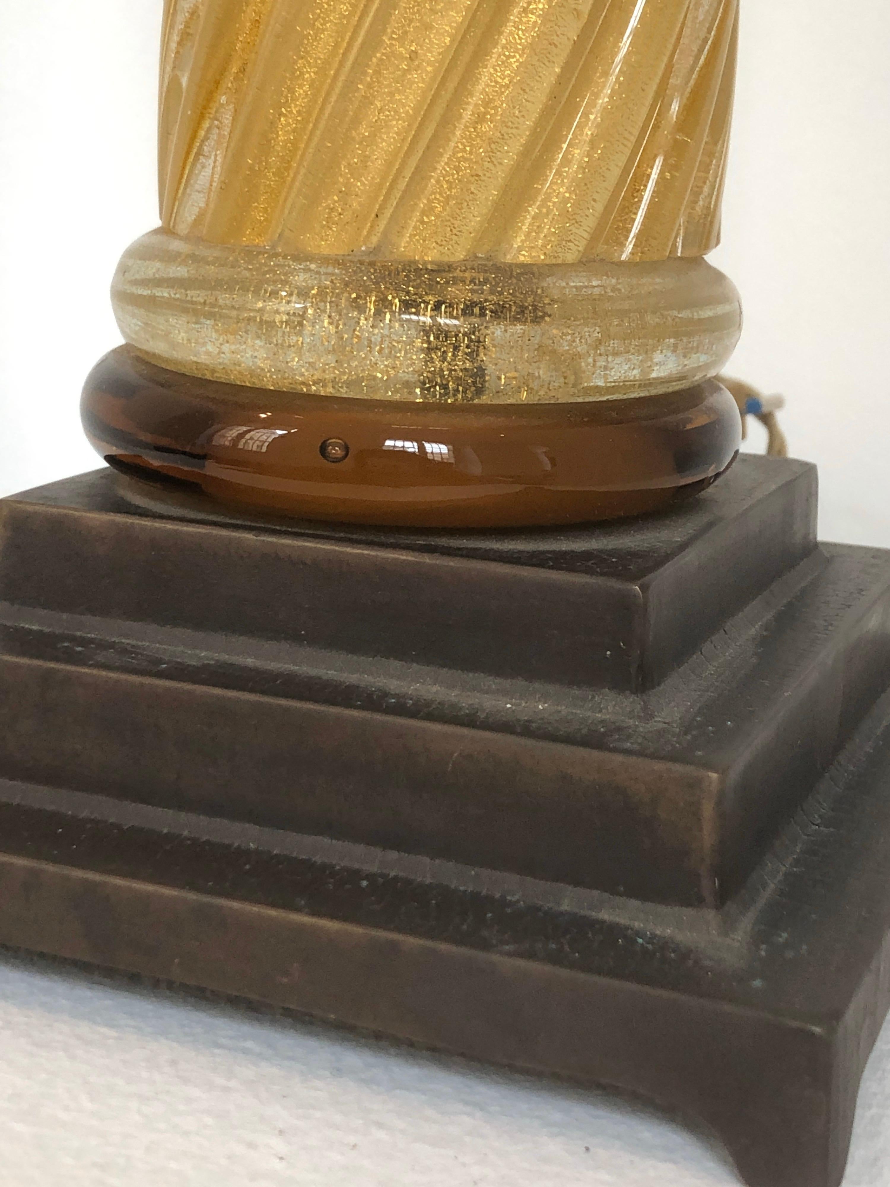 Paire de lampes d'inclusion en verre de Murano à colonne torsadée en or de Murano en vente 1