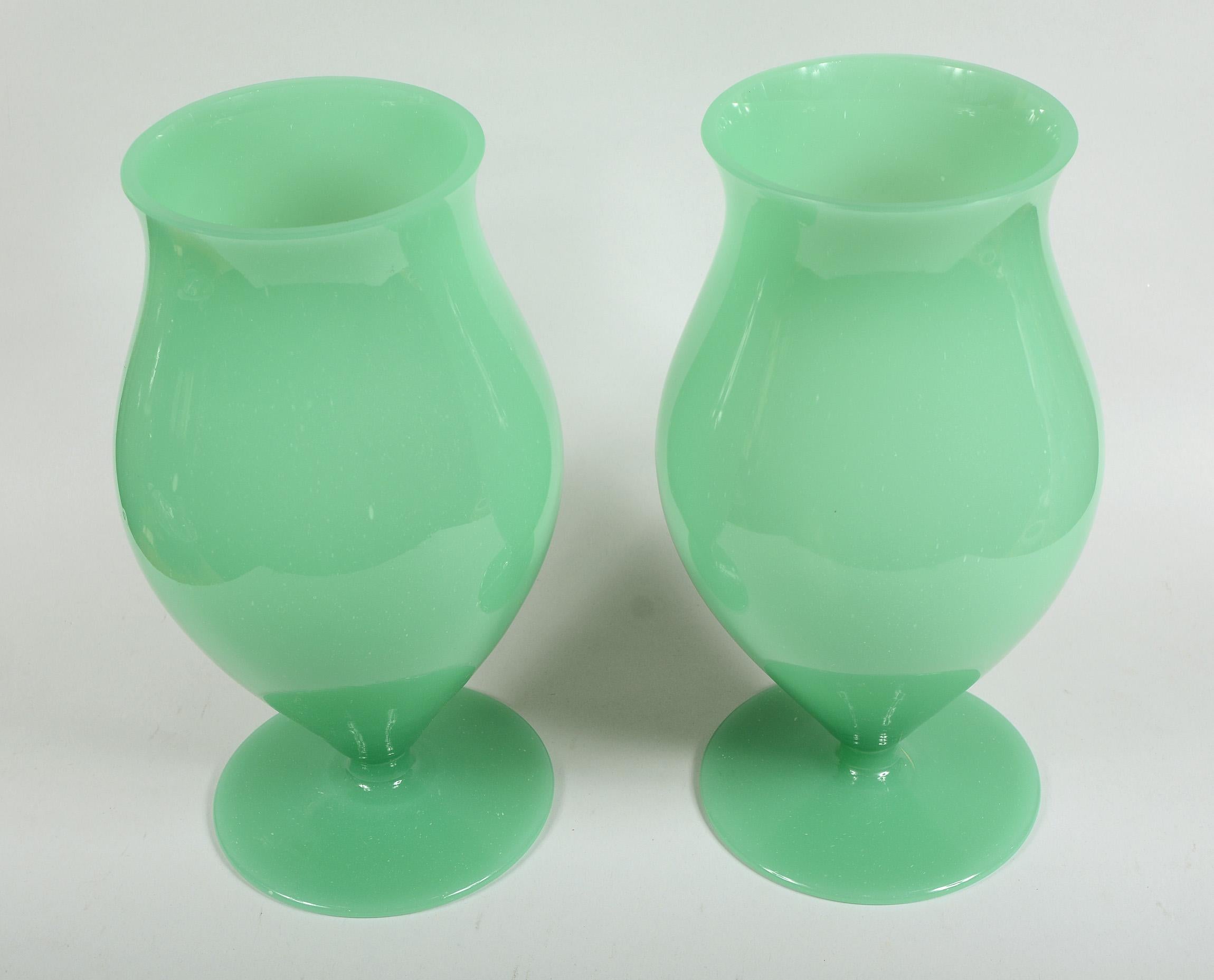 Urnenförmige Vasen aus Muranoglas, Paar (Italienisch) im Angebot