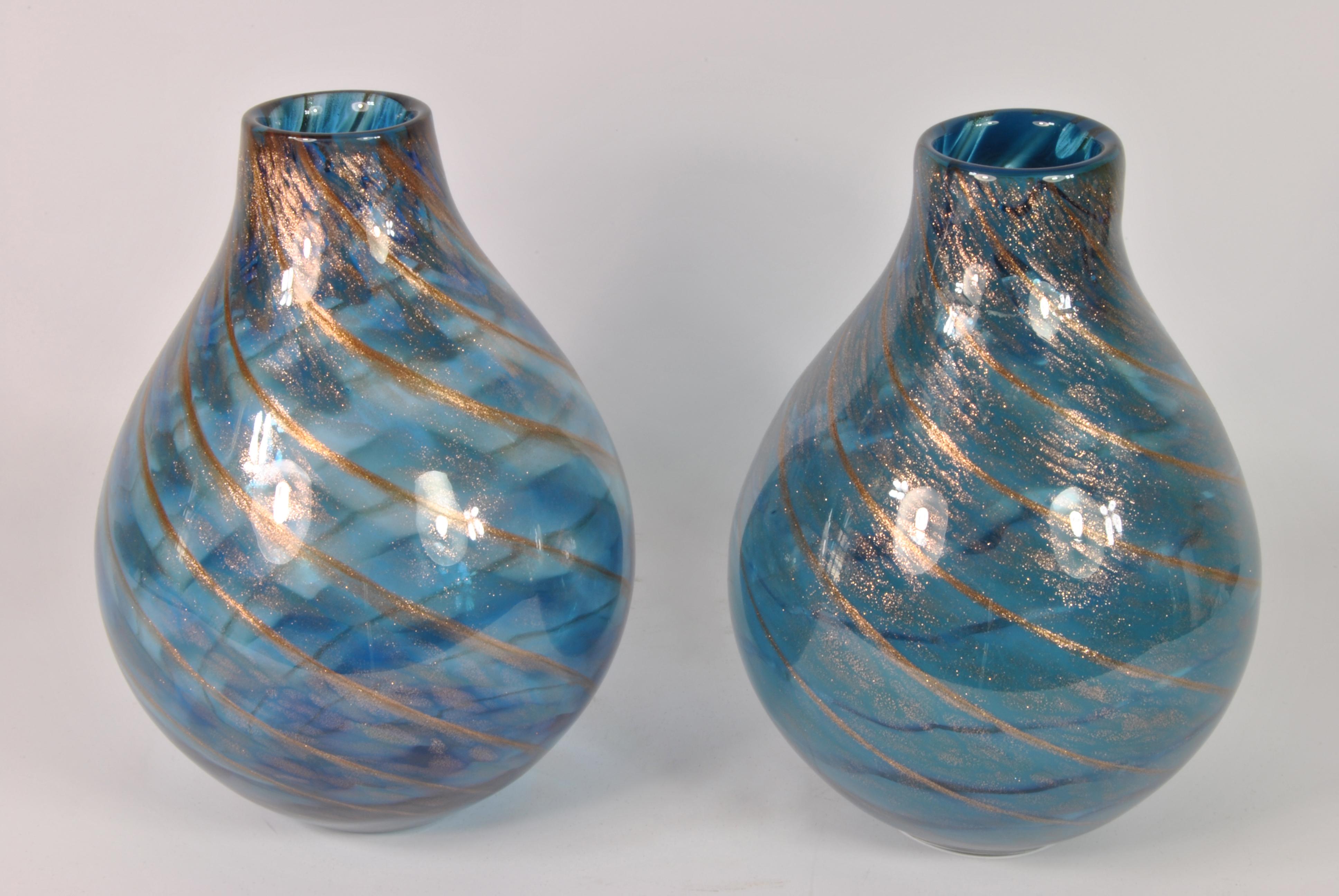 Mid-Century Modern Paire de vases en verre de Murano, conçus par Fratelli Toso, Italie, fin des années 1960 en vente