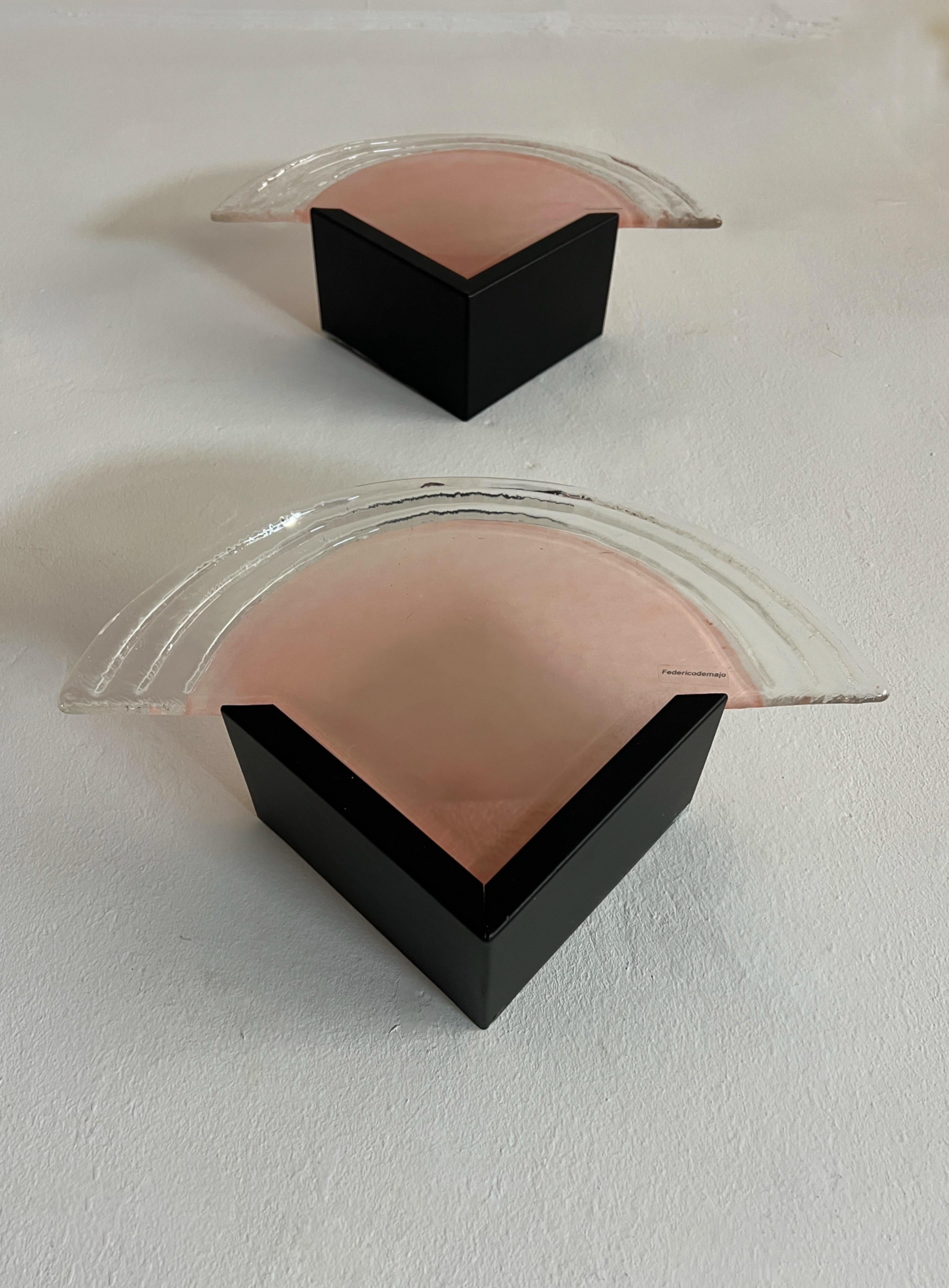Paar Wandleuchten aus Murano-Glas, entworfen von Federico De Majo 1980 (Italienisch) im Angebot