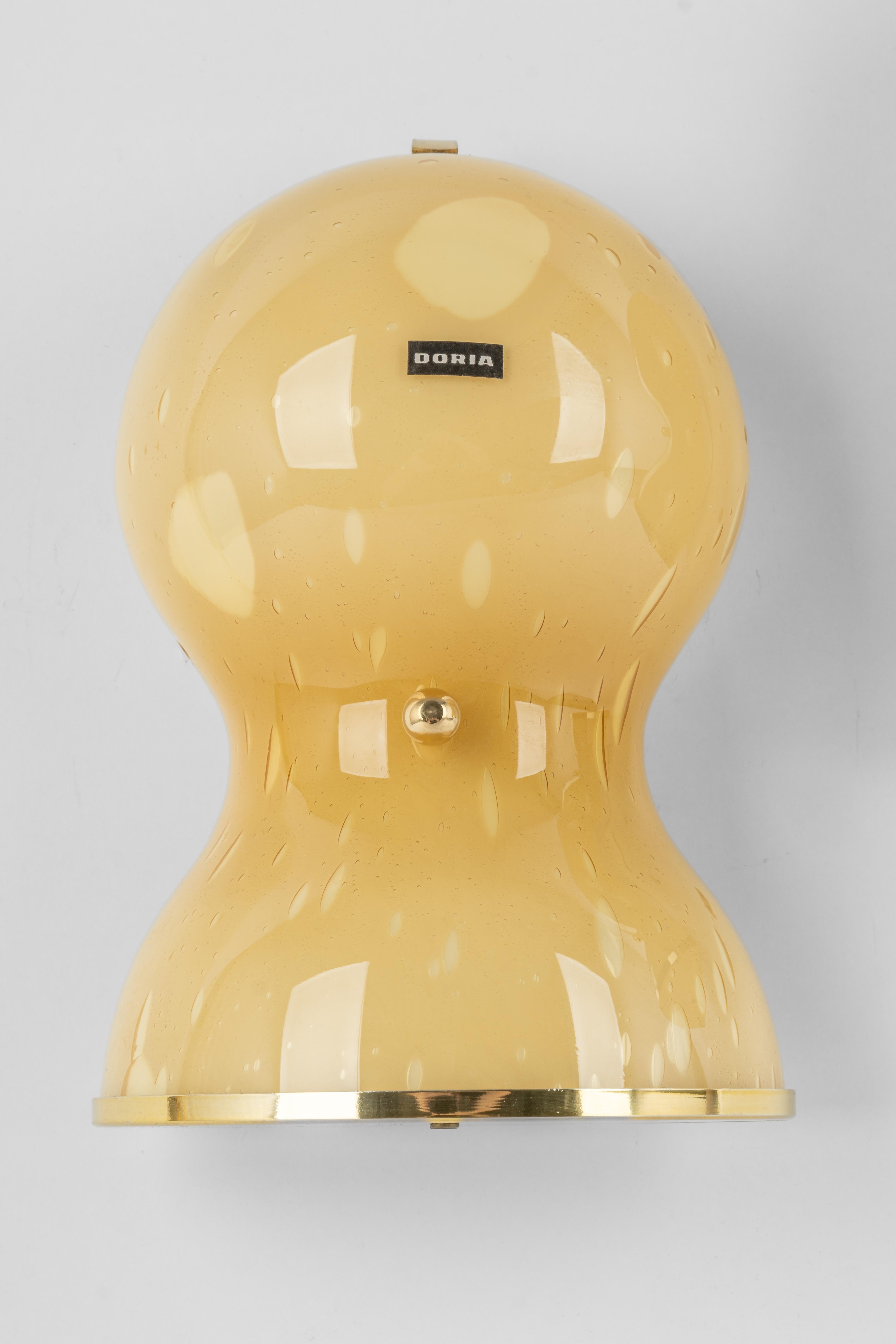 Coppia di applique in vetro di Murano di Doria, Germania, anni '60 In condizioni buone in vendita a Aachen, NRW