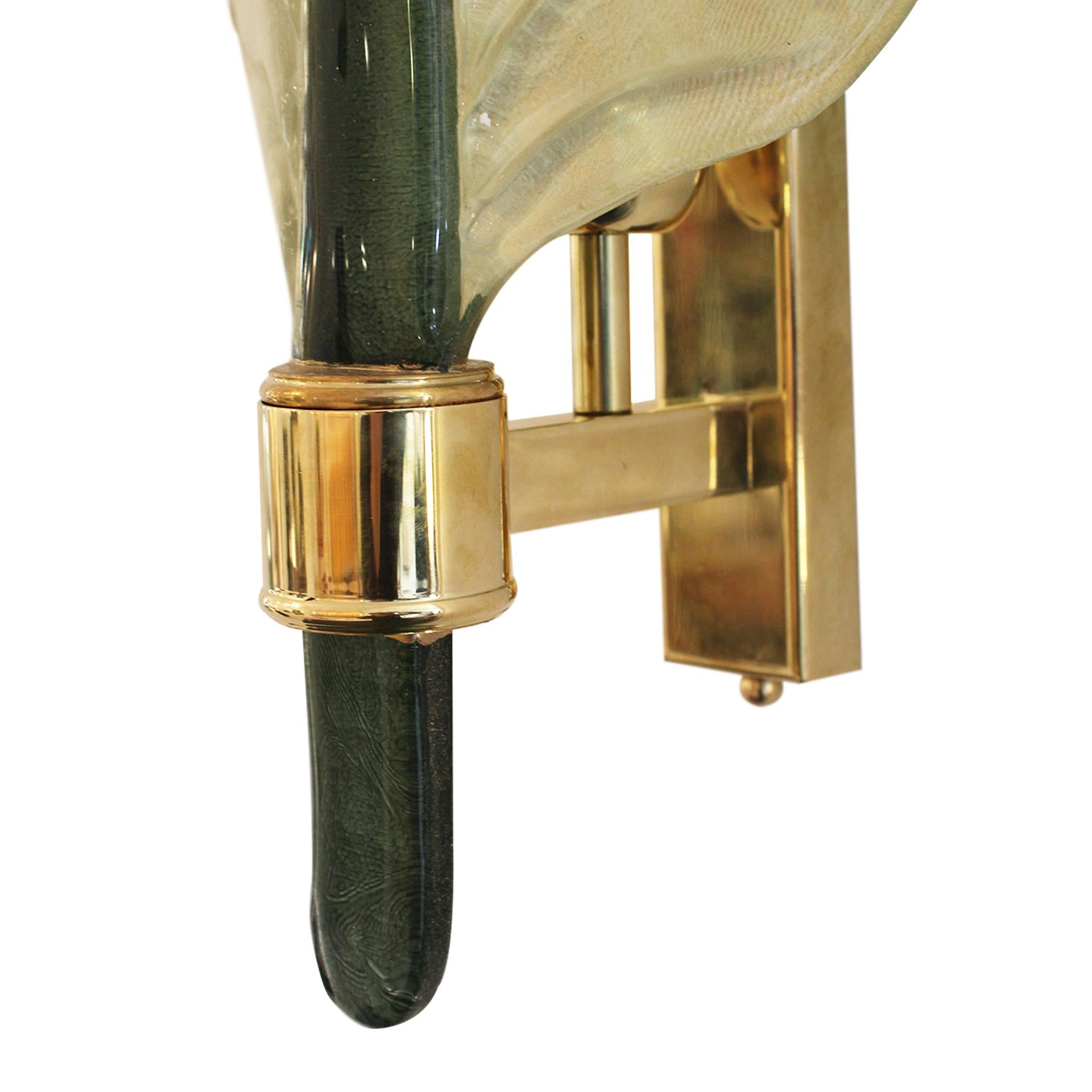 XXIe siècle et contemporain Paire d'appliques murales en verre de Murano en forme de feuille, Italie en vente