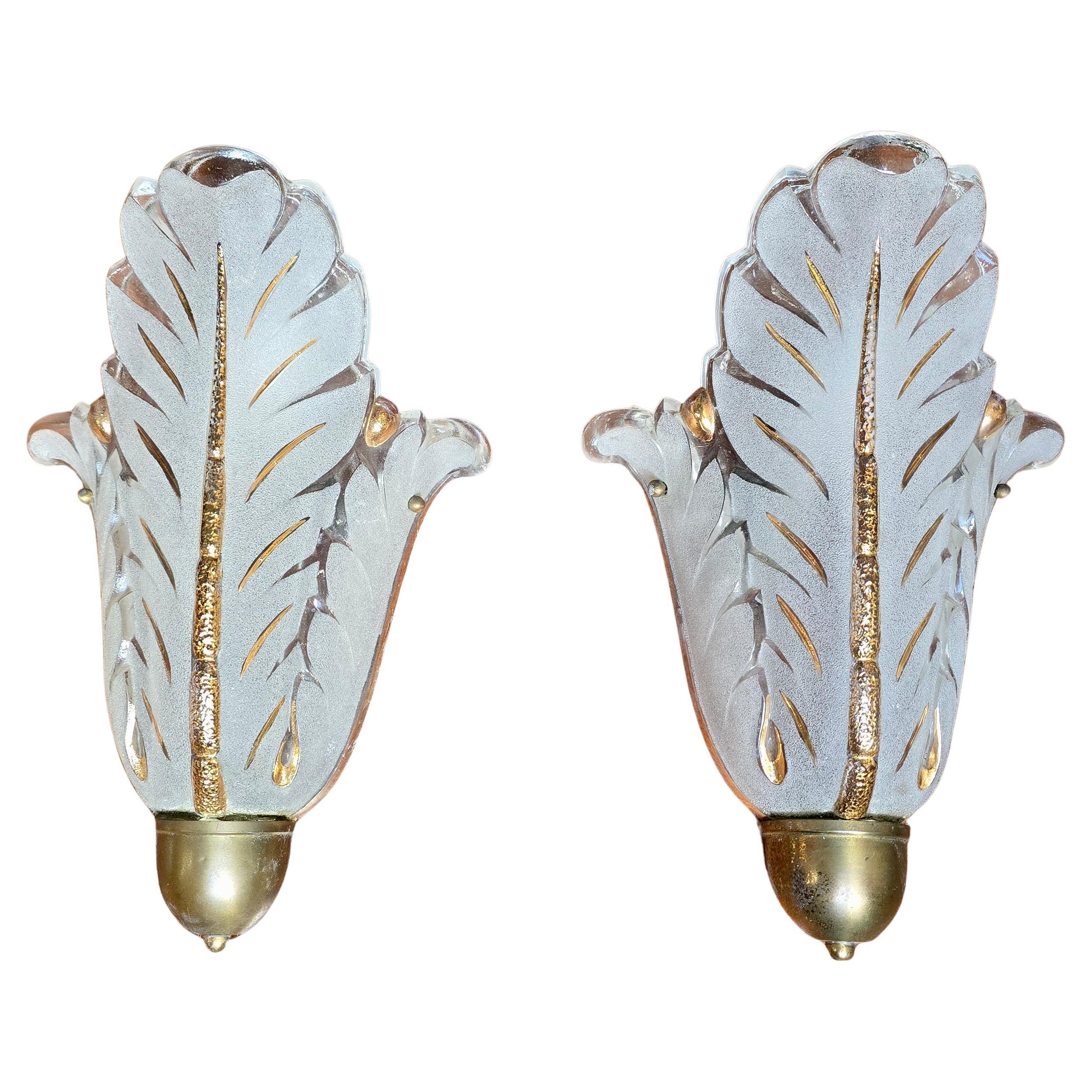 Hollywood Regency Paire d'appliques murales en verre de Murano, Design amne avec détails dorés, Italie, années 1950 en vente