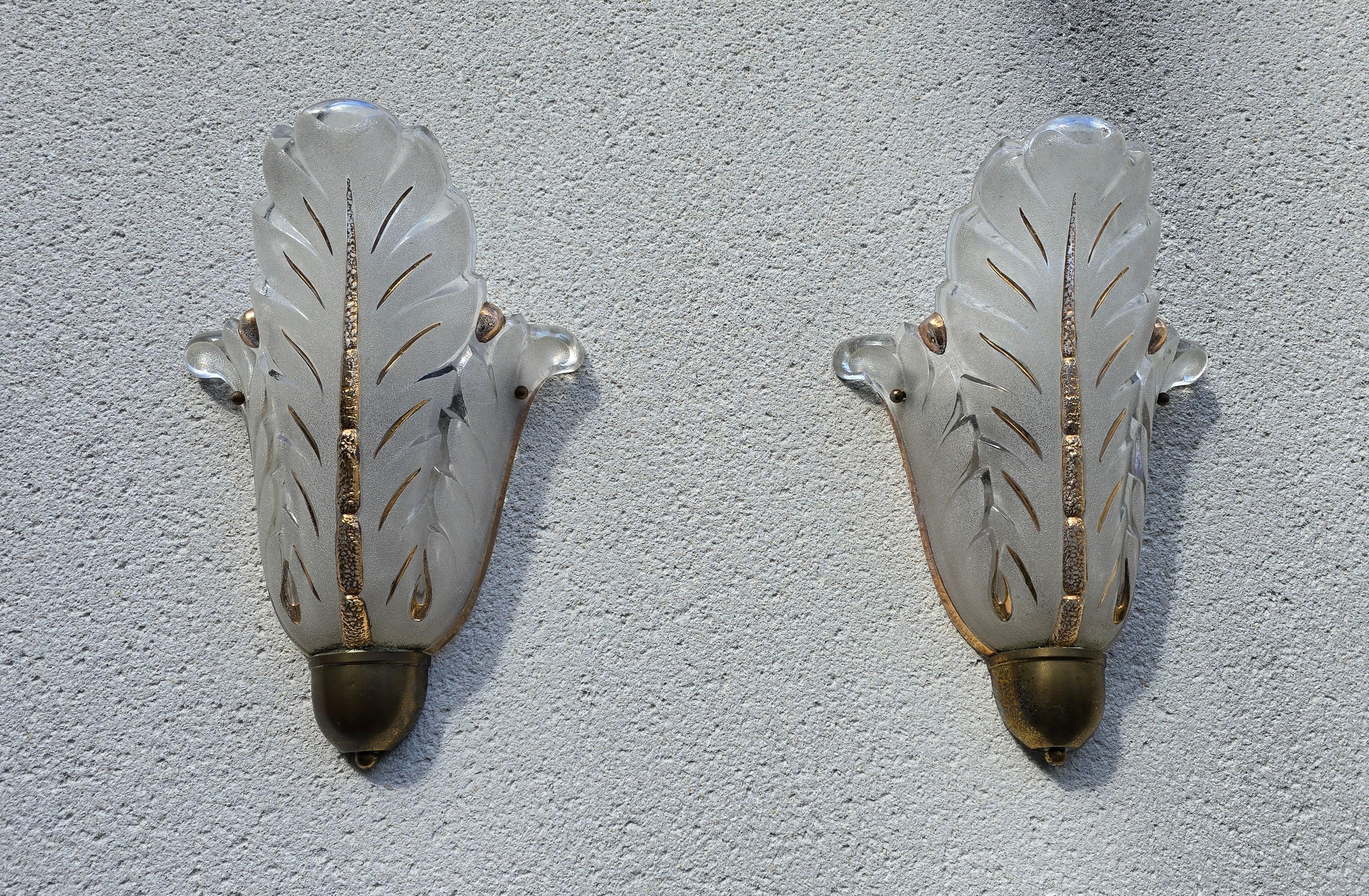 Paire d'appliques murales en verre de Murano, Design amne avec détails dorés, Italie, années 1950 en vente 1