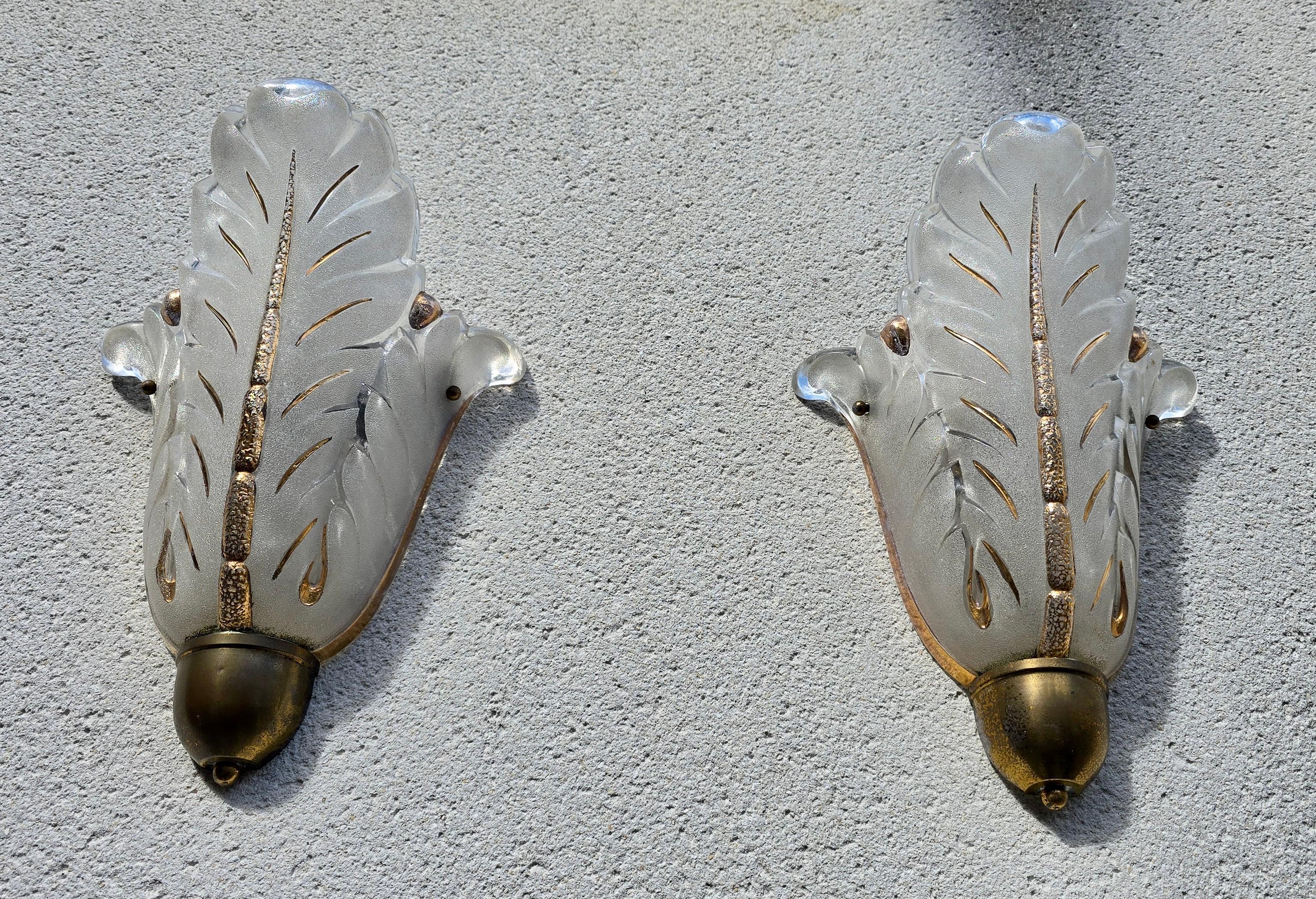 Paire d'appliques murales en verre de Murano, Design amne avec détails dorés, Italie, années 1950 en vente 2