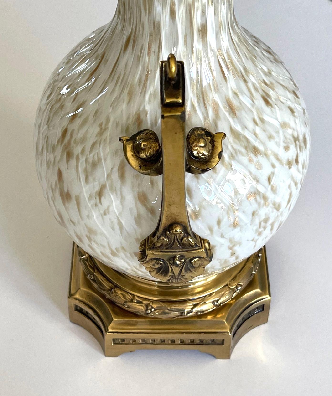 Hollywood Regency Paire de lampes en forme de bouteille en or et aventurine de Murano avec montures en laiton en vente