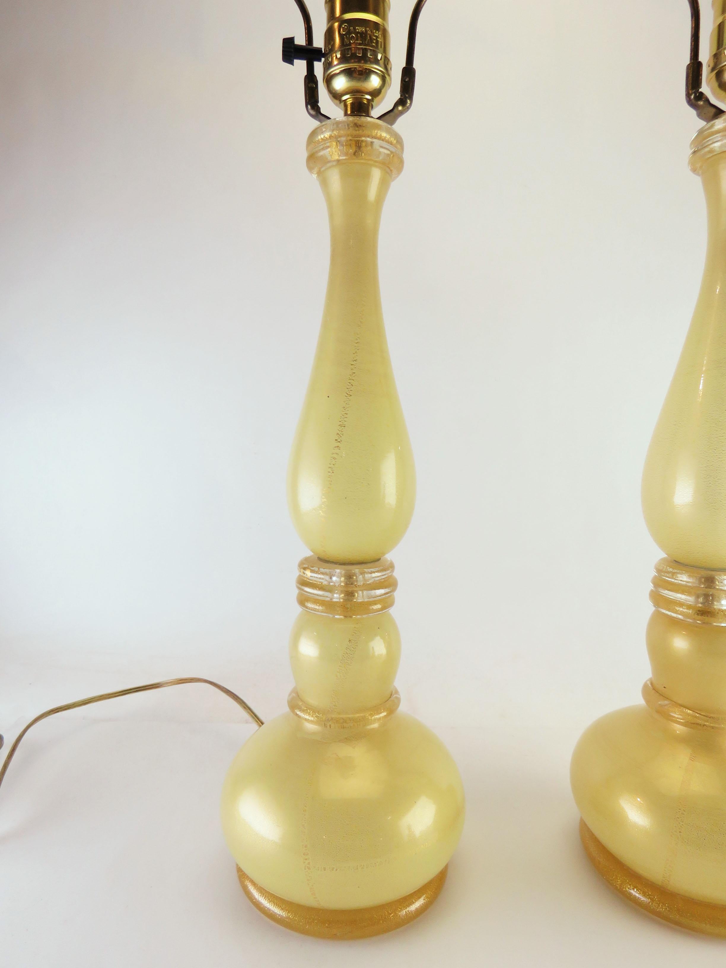 Italian Pair of Murano Gold Dust Table Lamps, circa 1950s