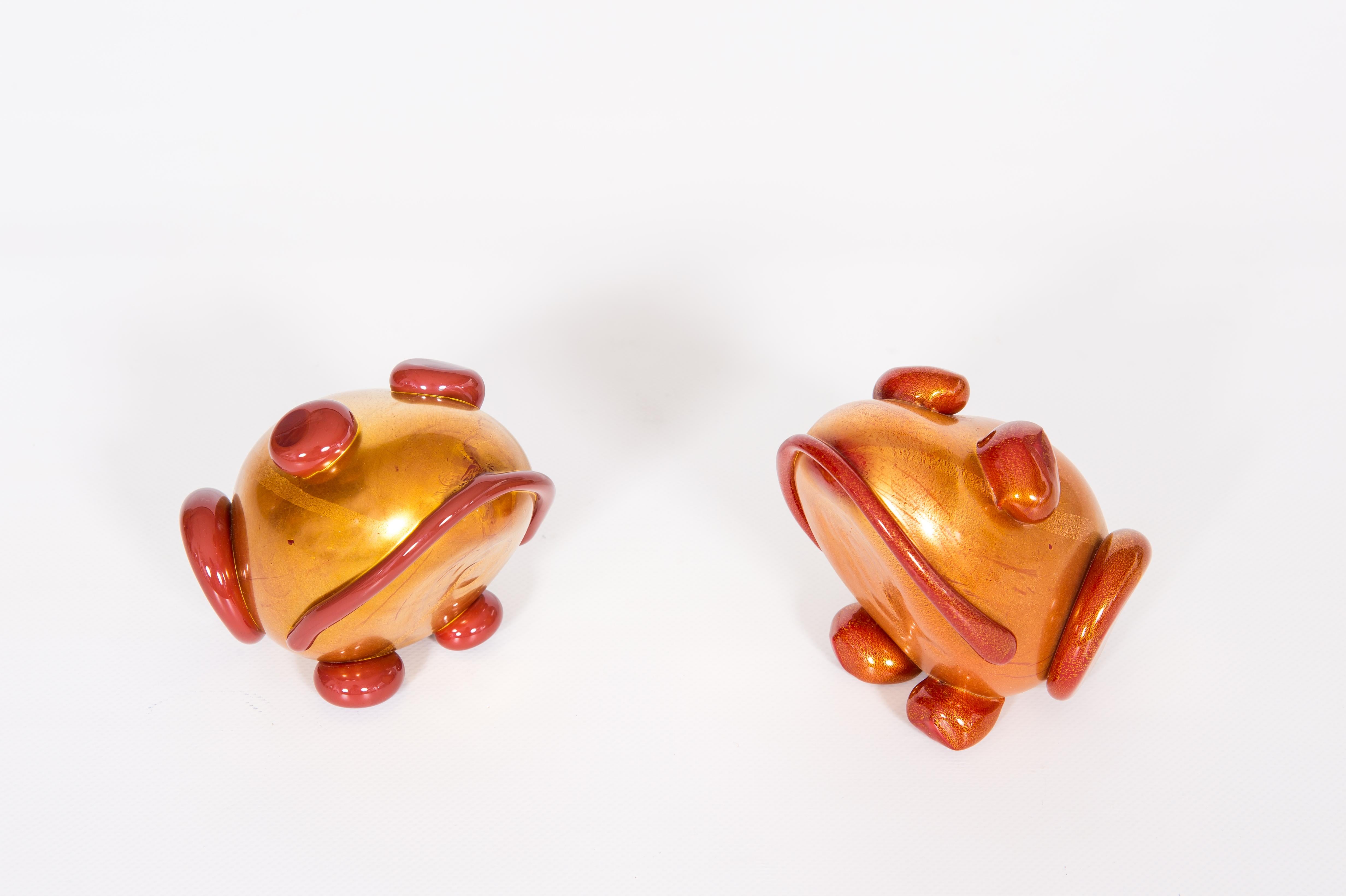 Fatto a mano Coppia di rane in vetro di Murano a foglia d'oro e rubino di Giovanni Dalla Fina anni '90 in vendita