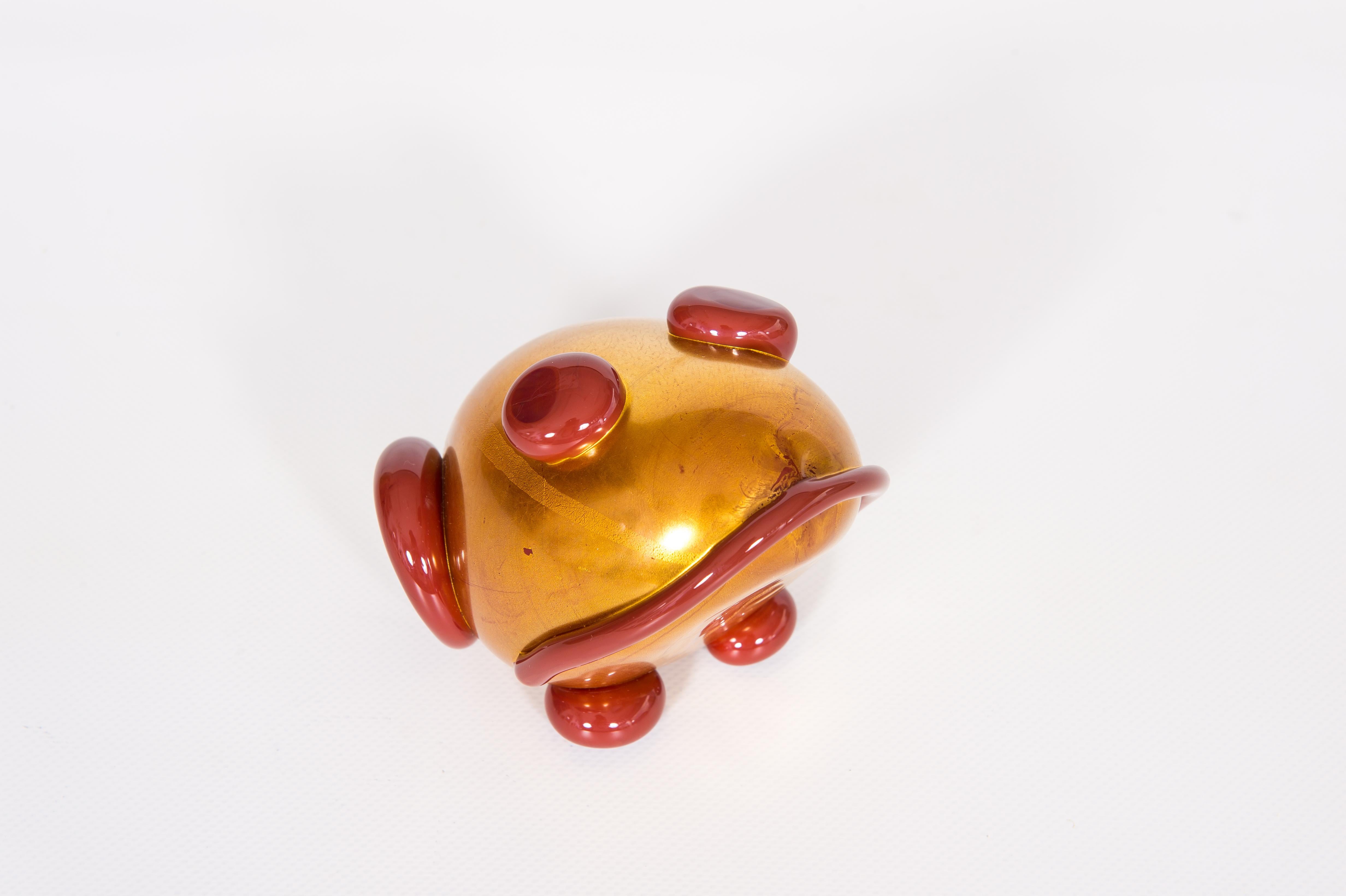 Coppia di rane in vetro di Murano a foglia d'oro e rubino di Giovanni Dalla Fina anni '90 In condizioni ottime in vendita a Villaverla, IT