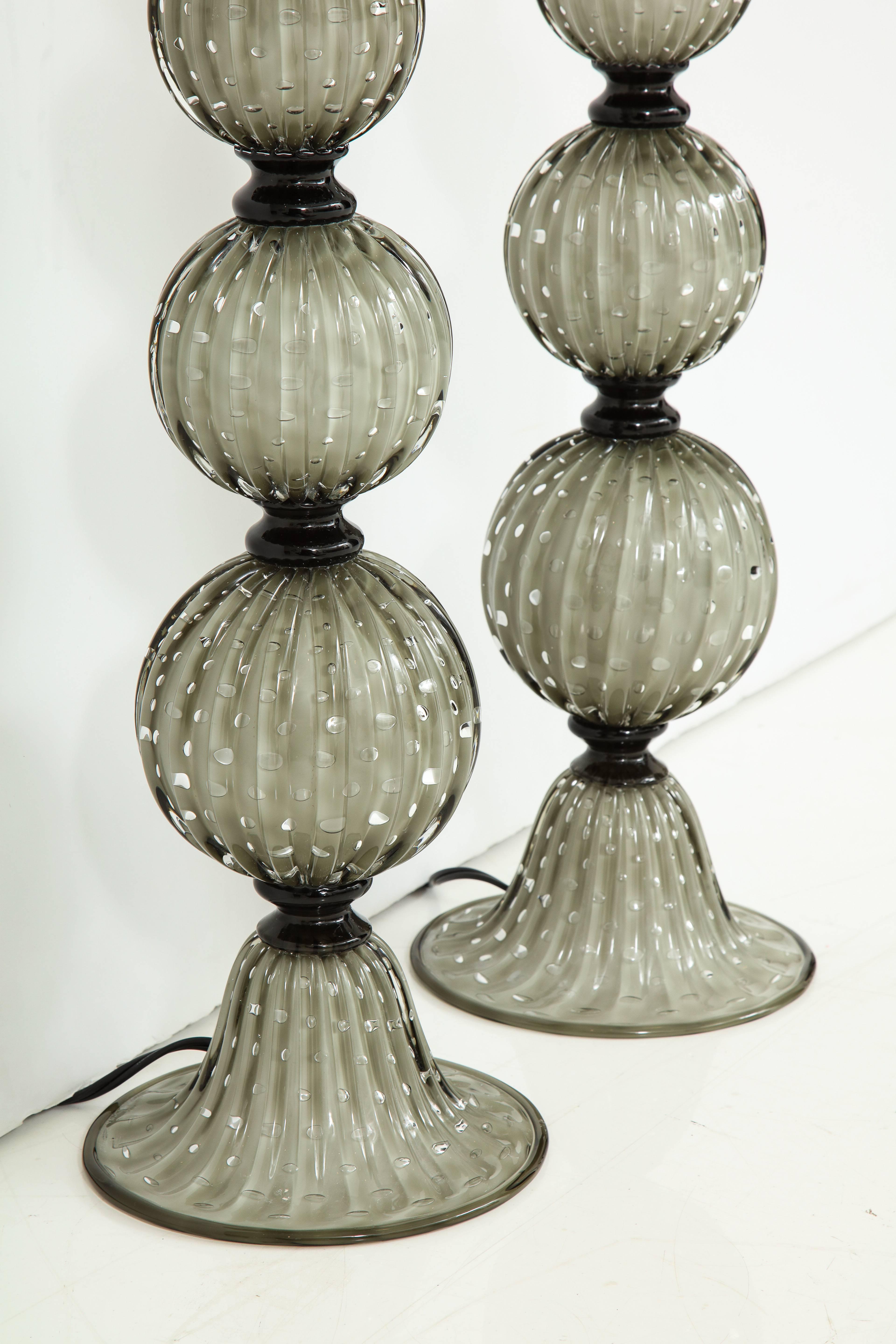 Pair of Grey with Ivory Undertone Murano Glass Lamps, Italy, Signed In New Condition In New York, NY