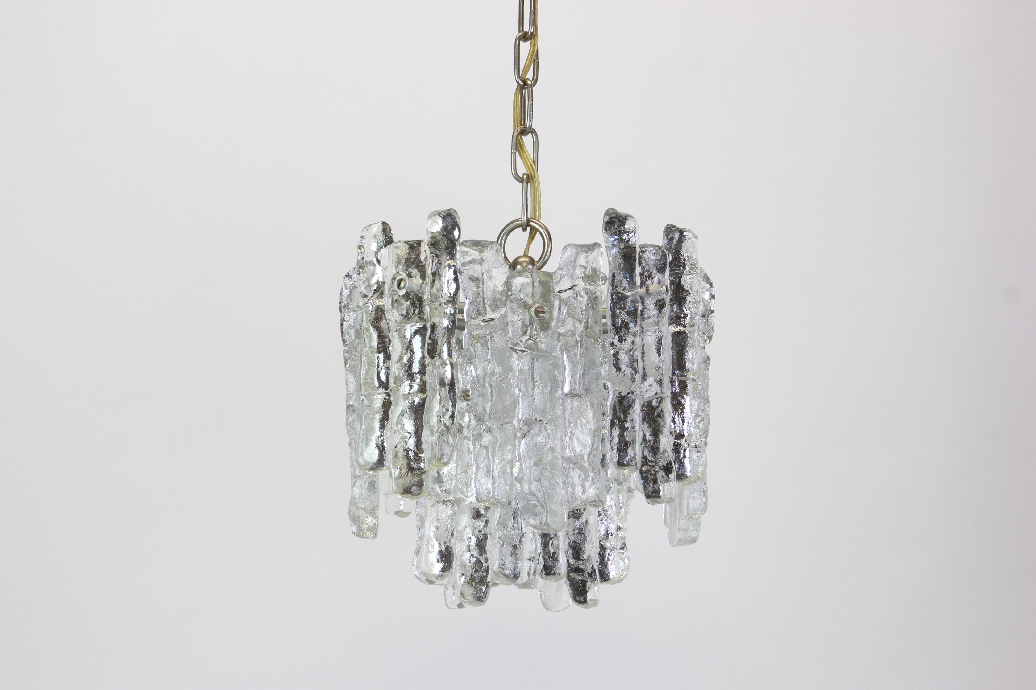Pair of Murano Ice Glass Pendants by Kalmar, Austria, 1960s In Good Condition For Sale In Aachen, NRW