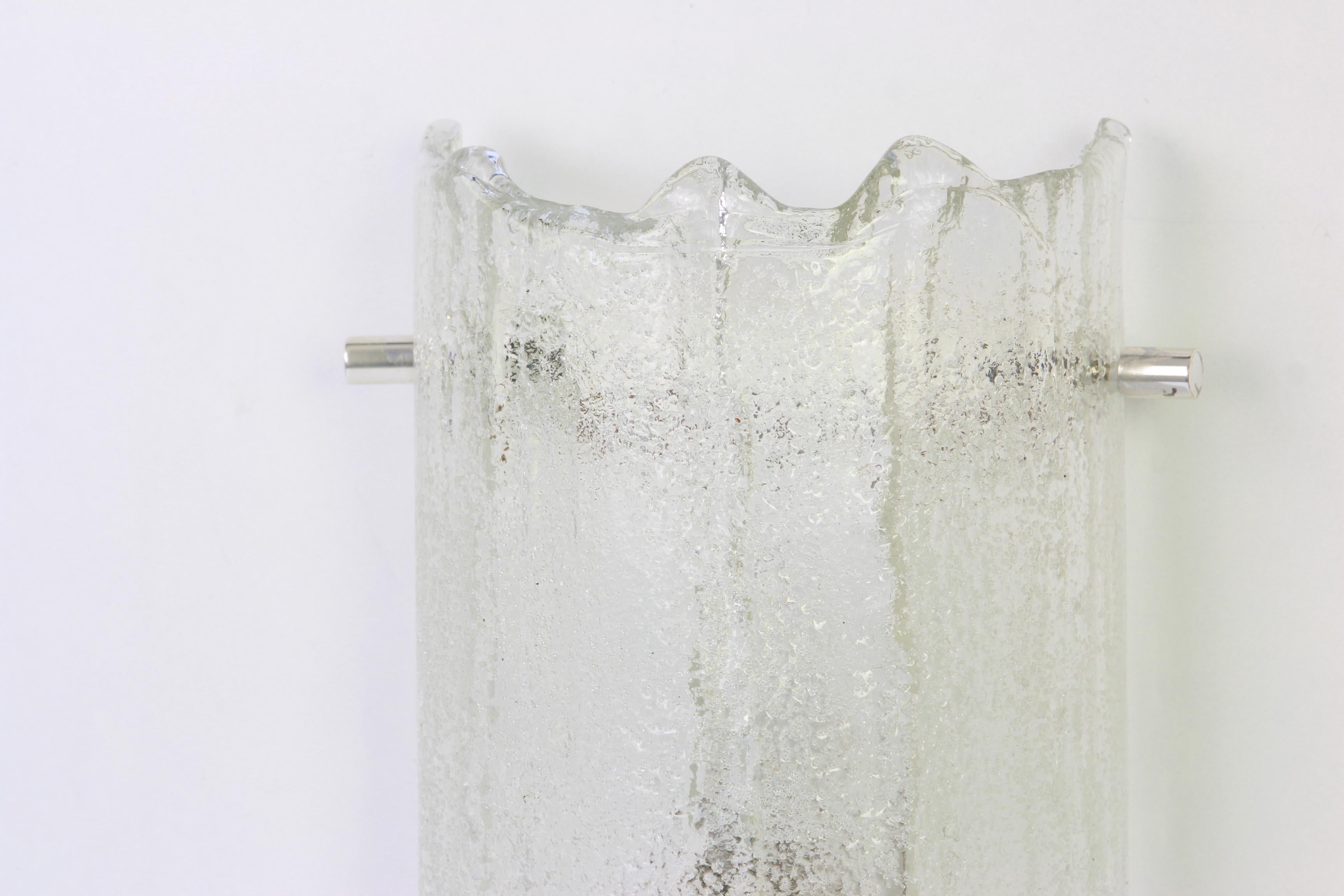 Splendida coppia di appliques in vetro di Murano di Kaiser Leuchten, Germania, anni '70 circa.

Di qualità pesante e in ottime condizioni. Pulito, ben cablato e pronto all'uso. 

Ogni apparecchio richiede una lampadina piccola E14 da 40W max