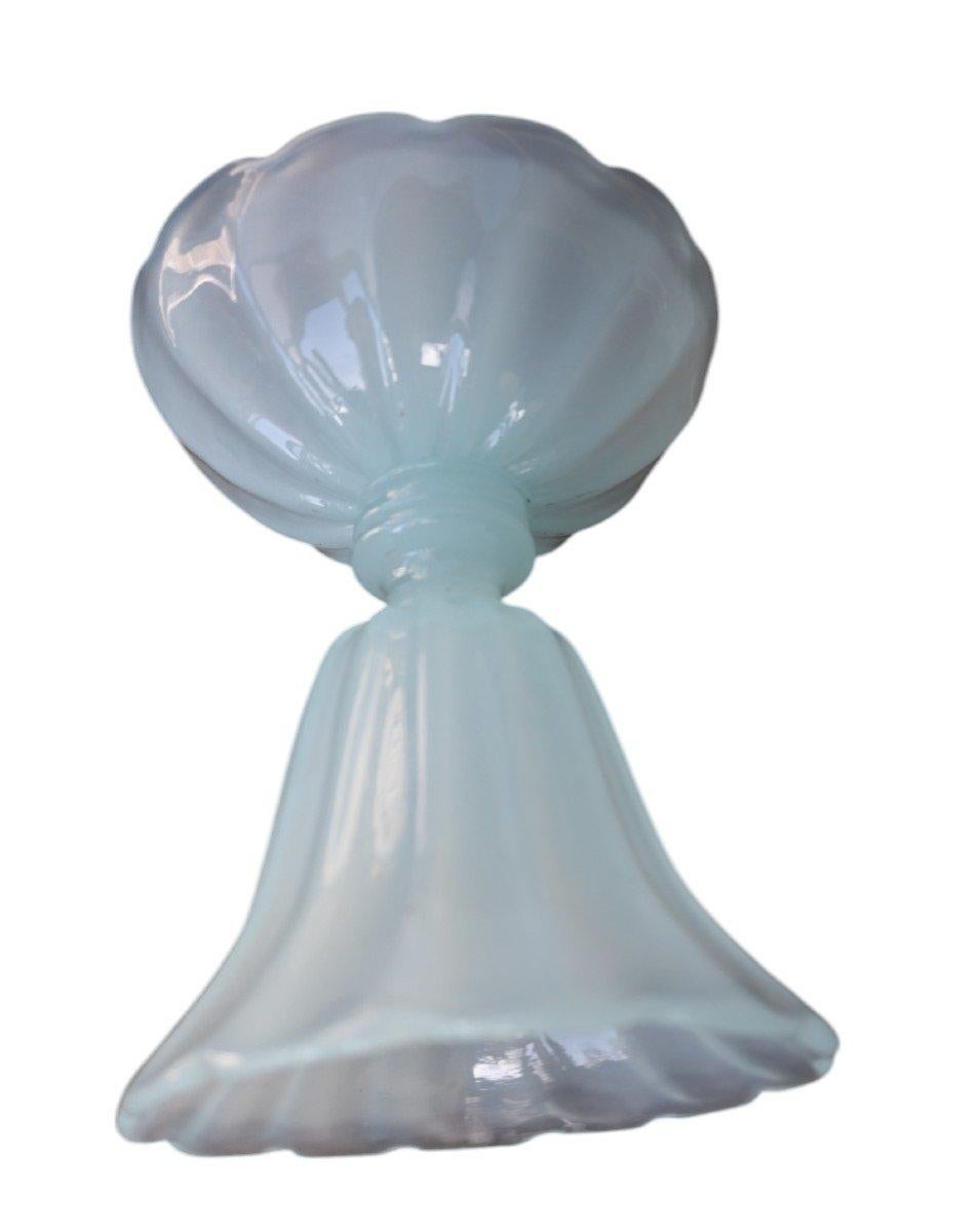 Italiano Coppia di candelieri in vetro opalescente di Murano, Italia, inizio 1900 in vendita
