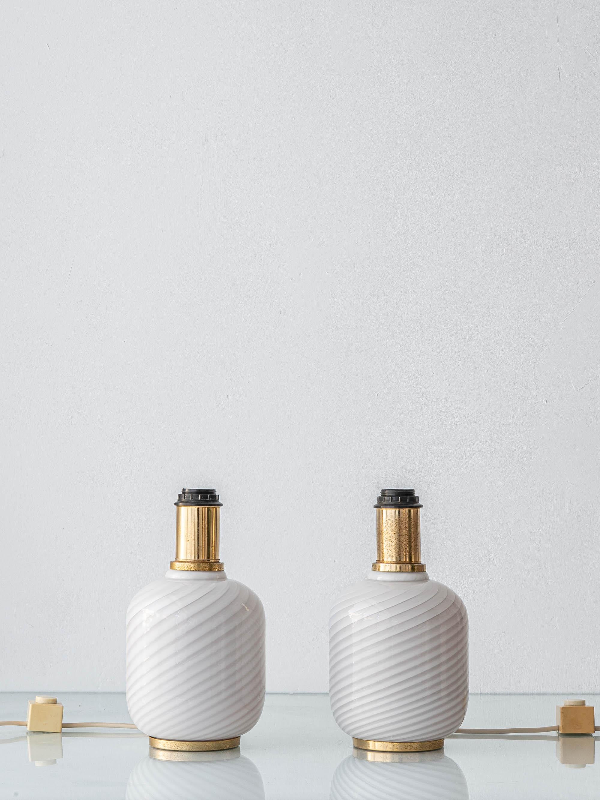 Mid-Century Modern Pair of Murano Opaline Spiraled Glass Table Lamps, Dual-Circuit, 1970s For Sale