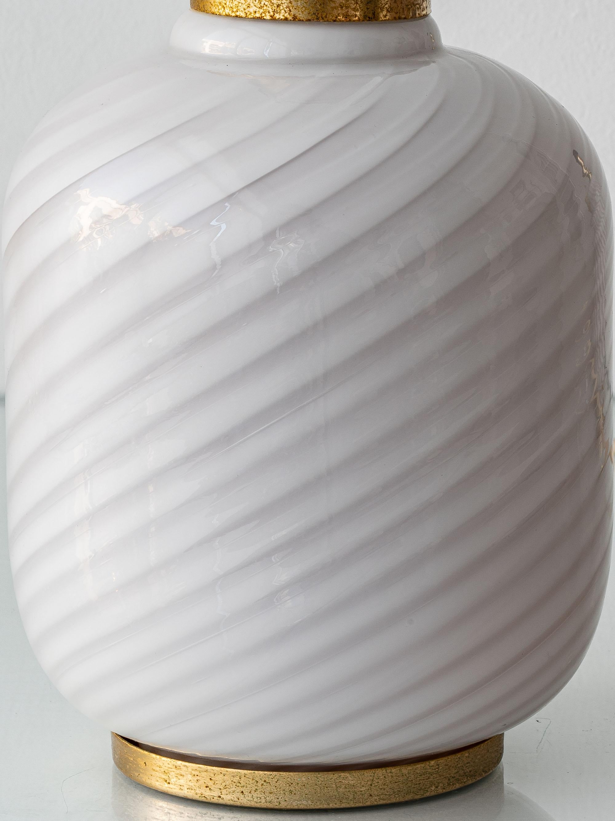 Pair of Murano Opaline Spiraled Glass Table Lamps, Dual-Circuit, 1970s In Good Condition For Sale In AMSTERDAM, NL