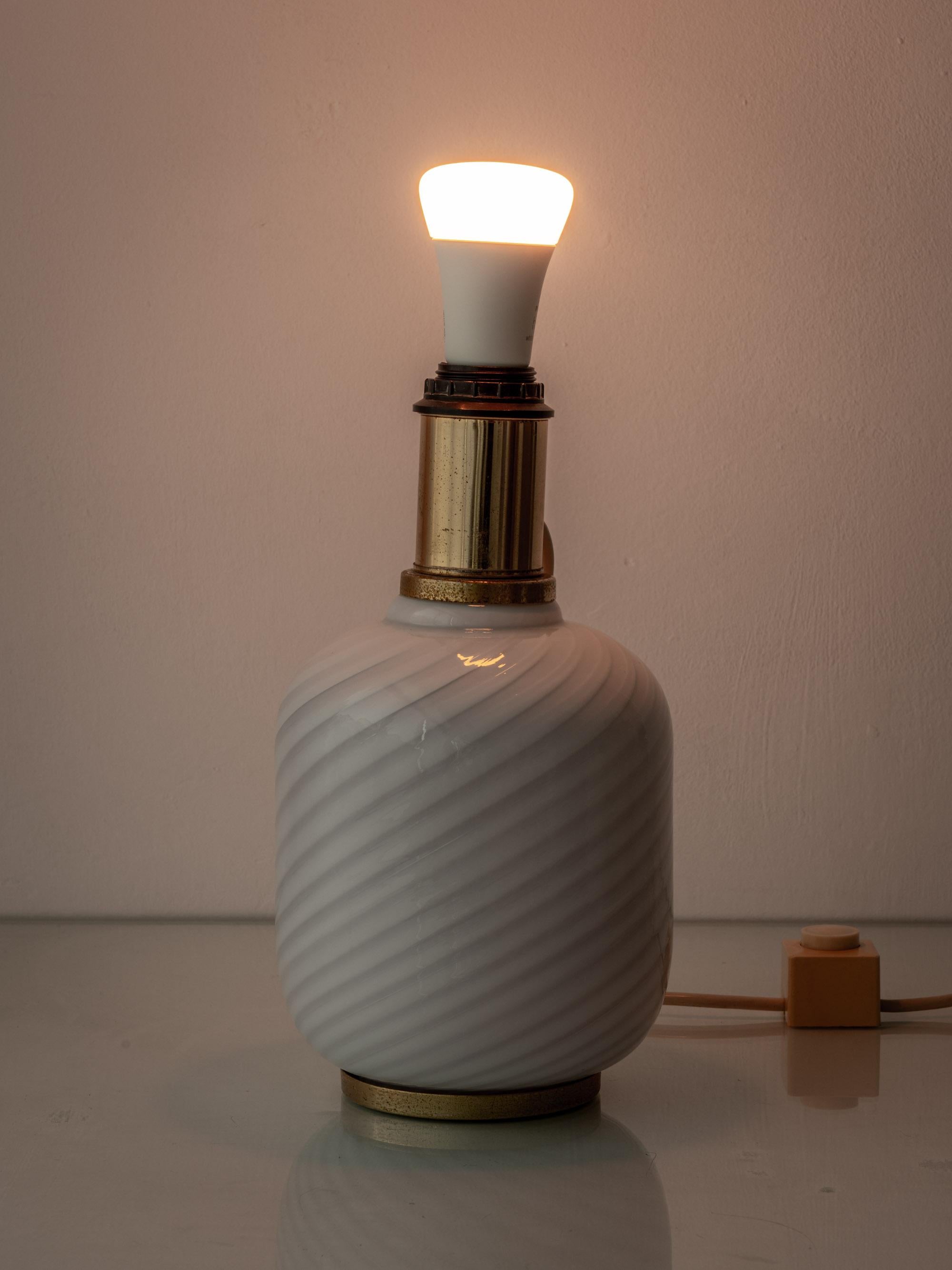 Pair of Murano Opaline Spiraled Glass Table Lamps, Dual-Circuit, 1970s For Sale 1